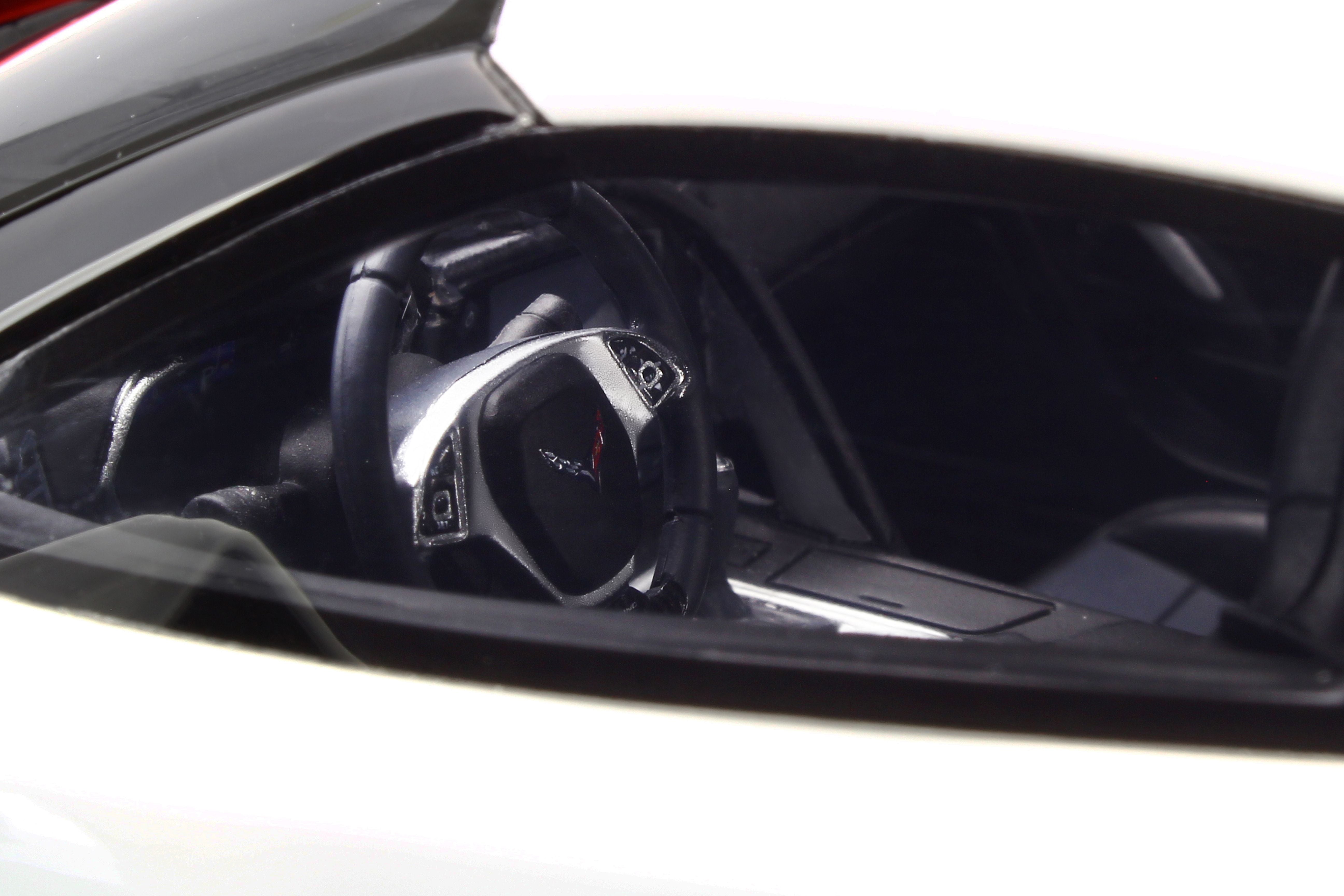 GT Spirit 1:18 2017 Chevrolet Corvette C7 Z06 Arctic White GT214