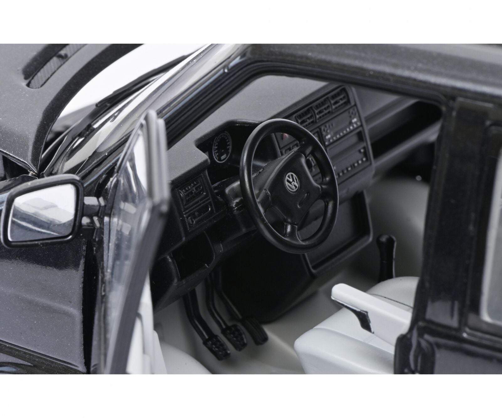 Schuco 1:18 Volkswagen T4b Caravelle Black 450041600