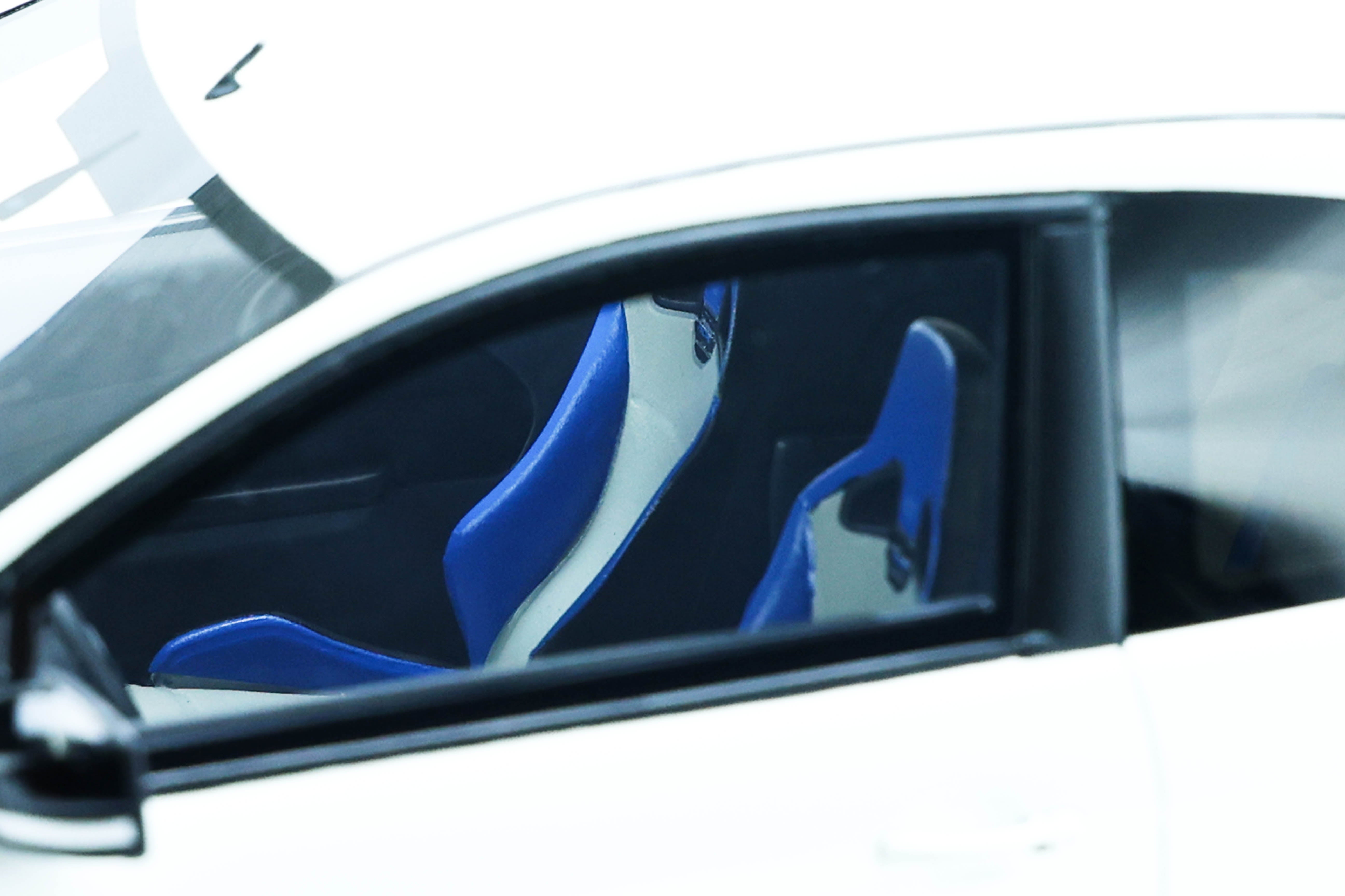 OTTO 1:18 2009 Ford Focus Mk2 RS Ultimate White OT977