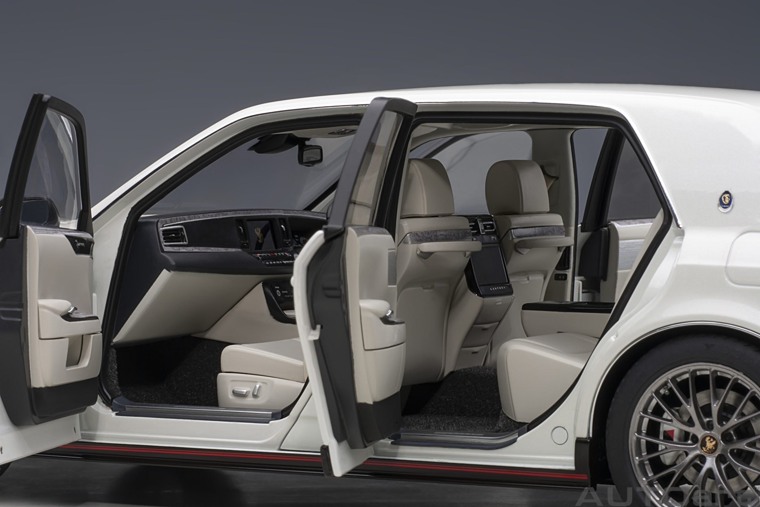 AUTOart 1:18 Toyota Century GRMN (Pearl White) 78764