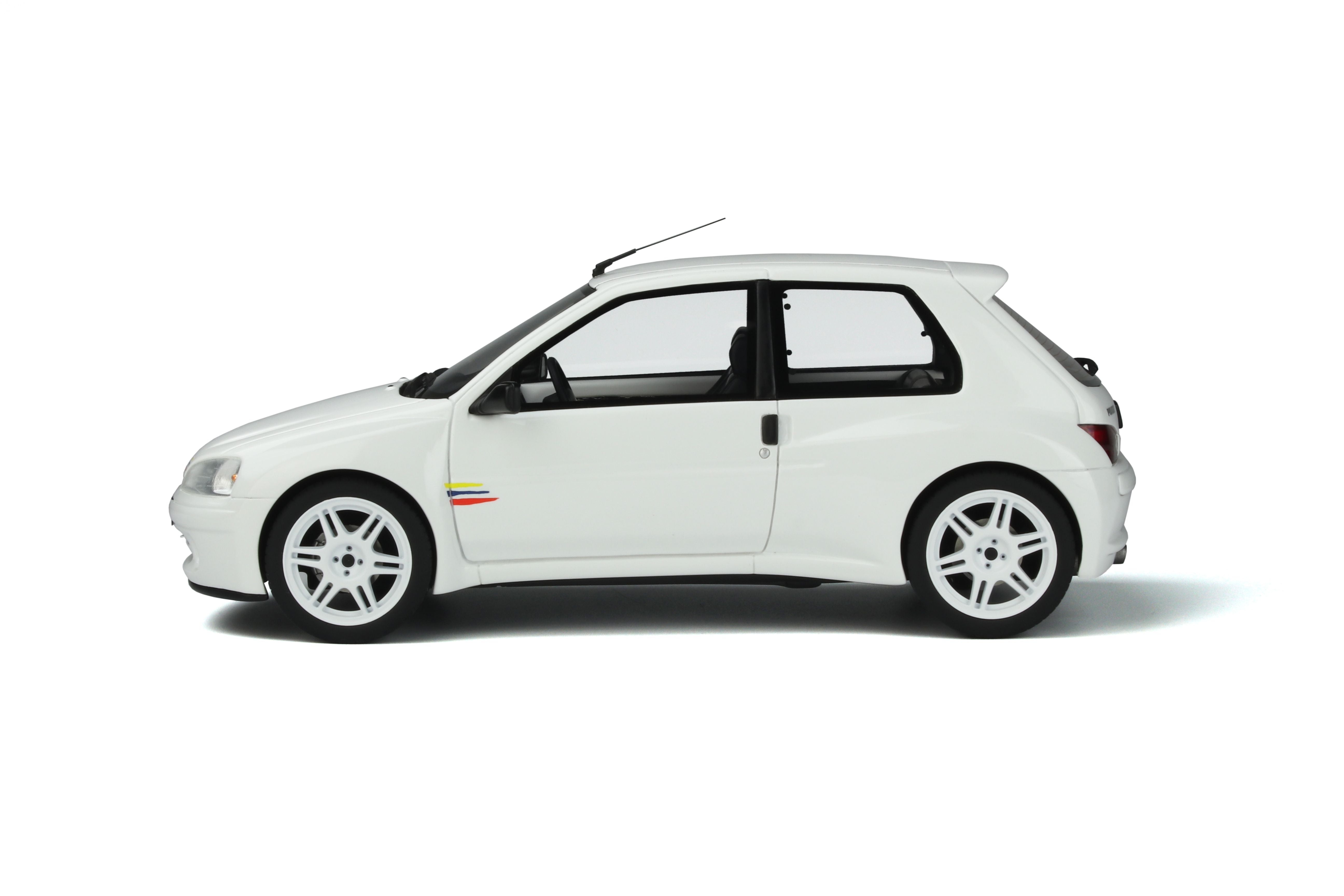 OTTO 1:18 1997 Peugeot 106 Maxi Dimma Blanc Banquise OT393