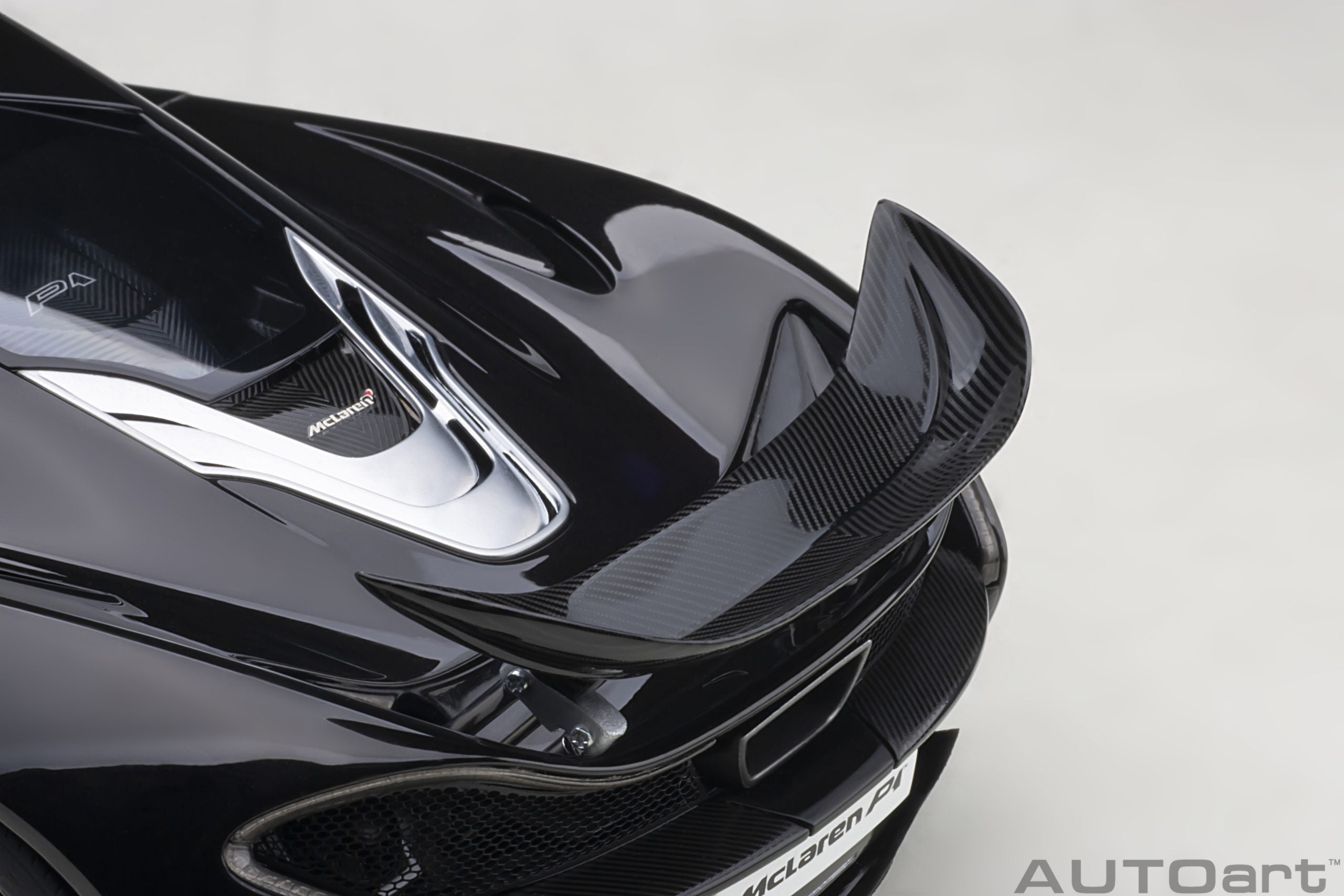 AUTOart 1:18 McLaren P1 (Fire Black) 76065
