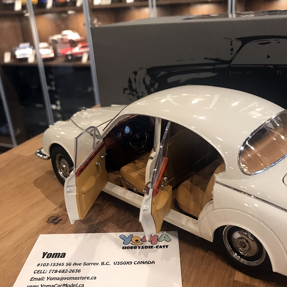 Paragon 1:18 Daimler 250 V8 1967 O.E. White PA-98313