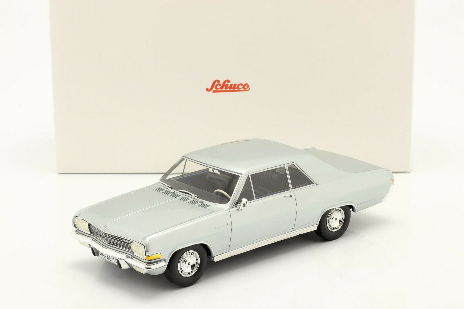 Schuco 1:18 Opel Diplomat A Silver 450021900