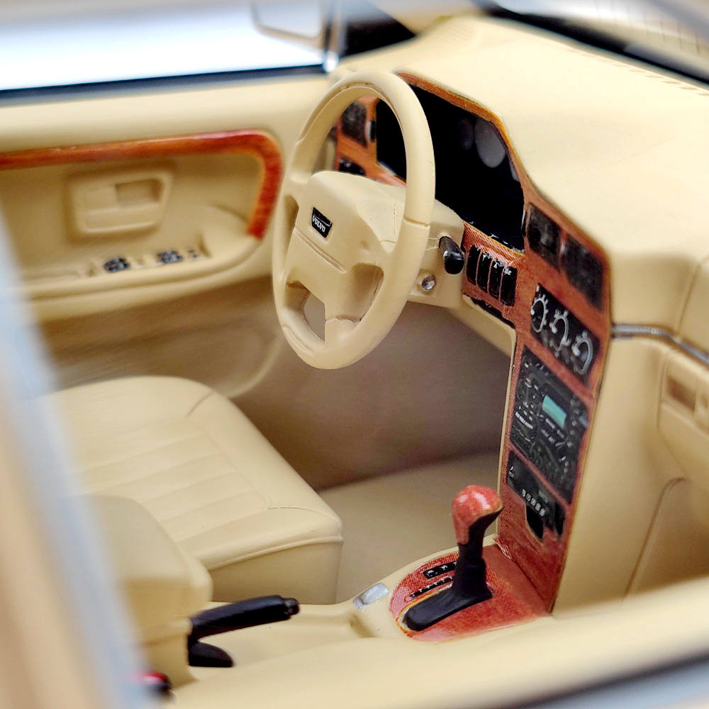 DNA Collectibles 1/18 Volvo S90 Royal Level 3 1998 DNA000152 Resin Model Gold Toy Car Gift