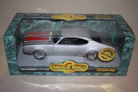 1:18 Ertl Oldsmobile '69 4-4-2 W-30
