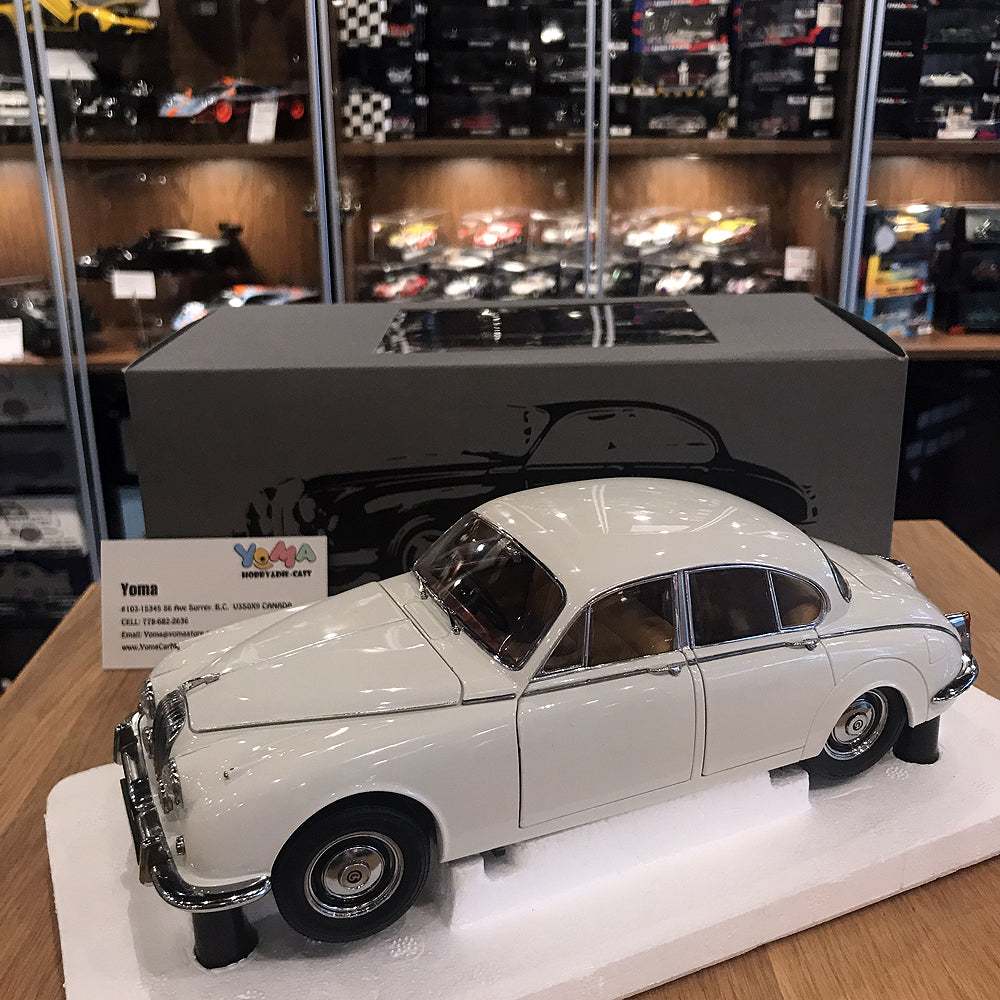 Paragon 1:18 Daimler 250 V8 1967 O.E. White PA-98313