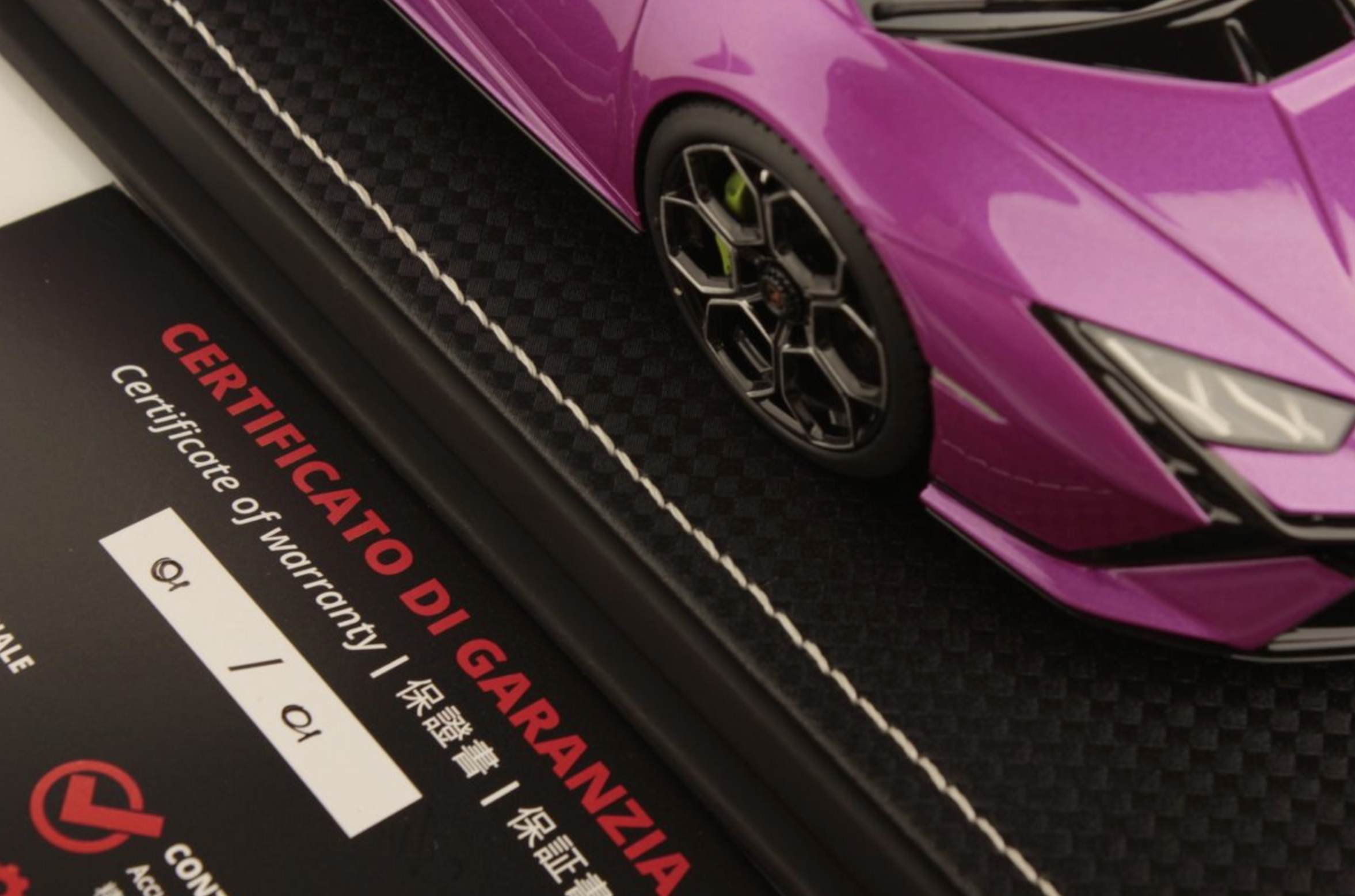 Lamborghini Huracan Tecnica - metallic purple - Limited Edition 1 of 1 - 1:18