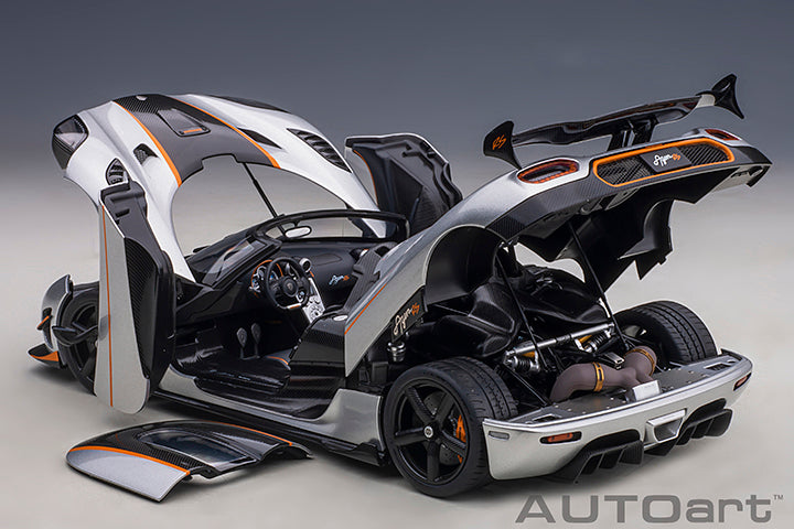 KOENIGSEGG AGERA RS (MOON SILVER/CARBON BLACK/ORANGE ACCENTS)