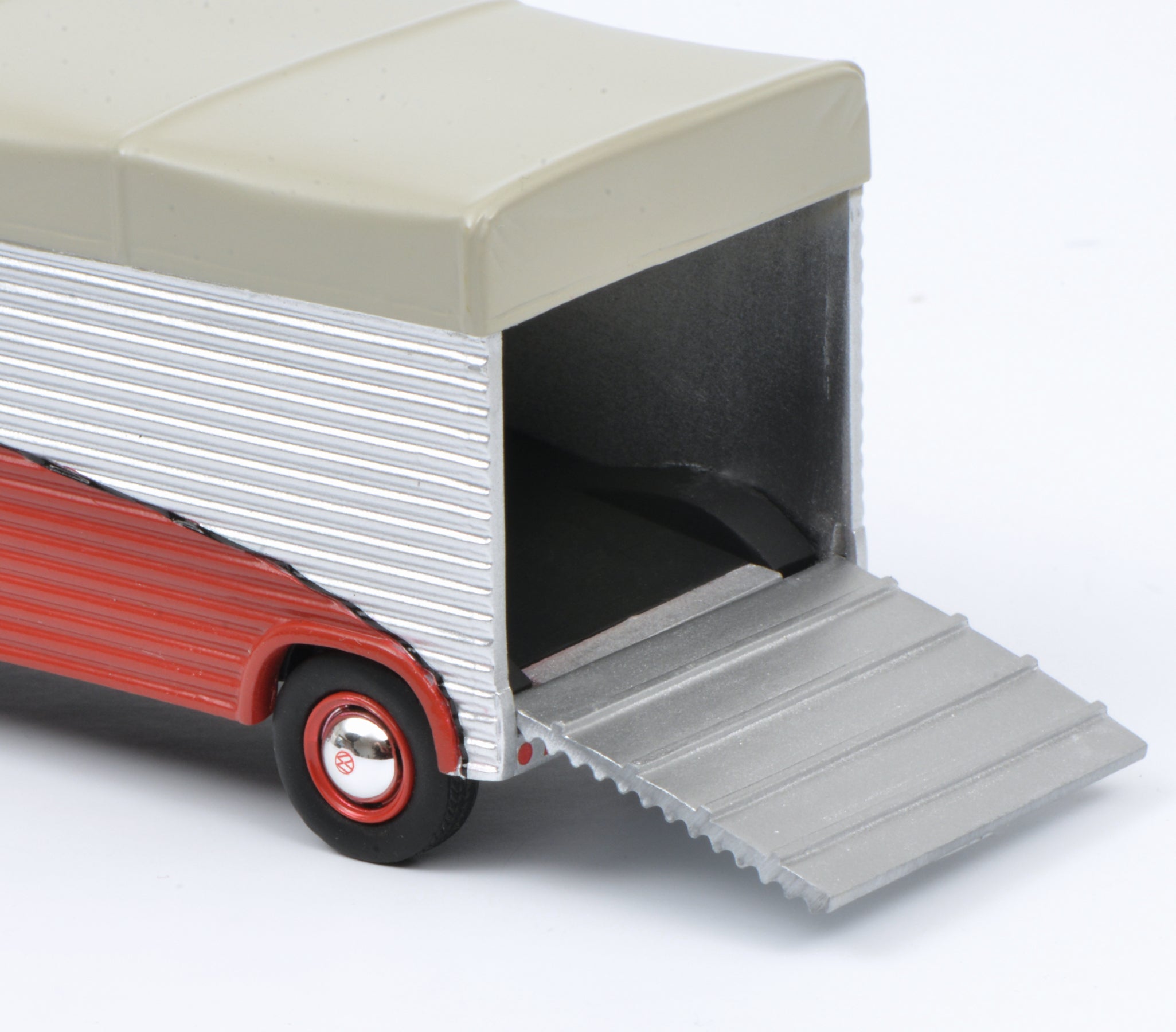 Schuco 1:18 Volkswagen T1b Renntransporter Continental Motors 450905900