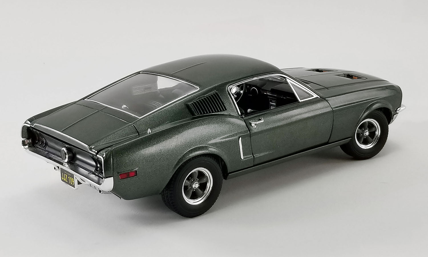 1968 Mustang GT driven in the movie Bullitt 1:18 Scale