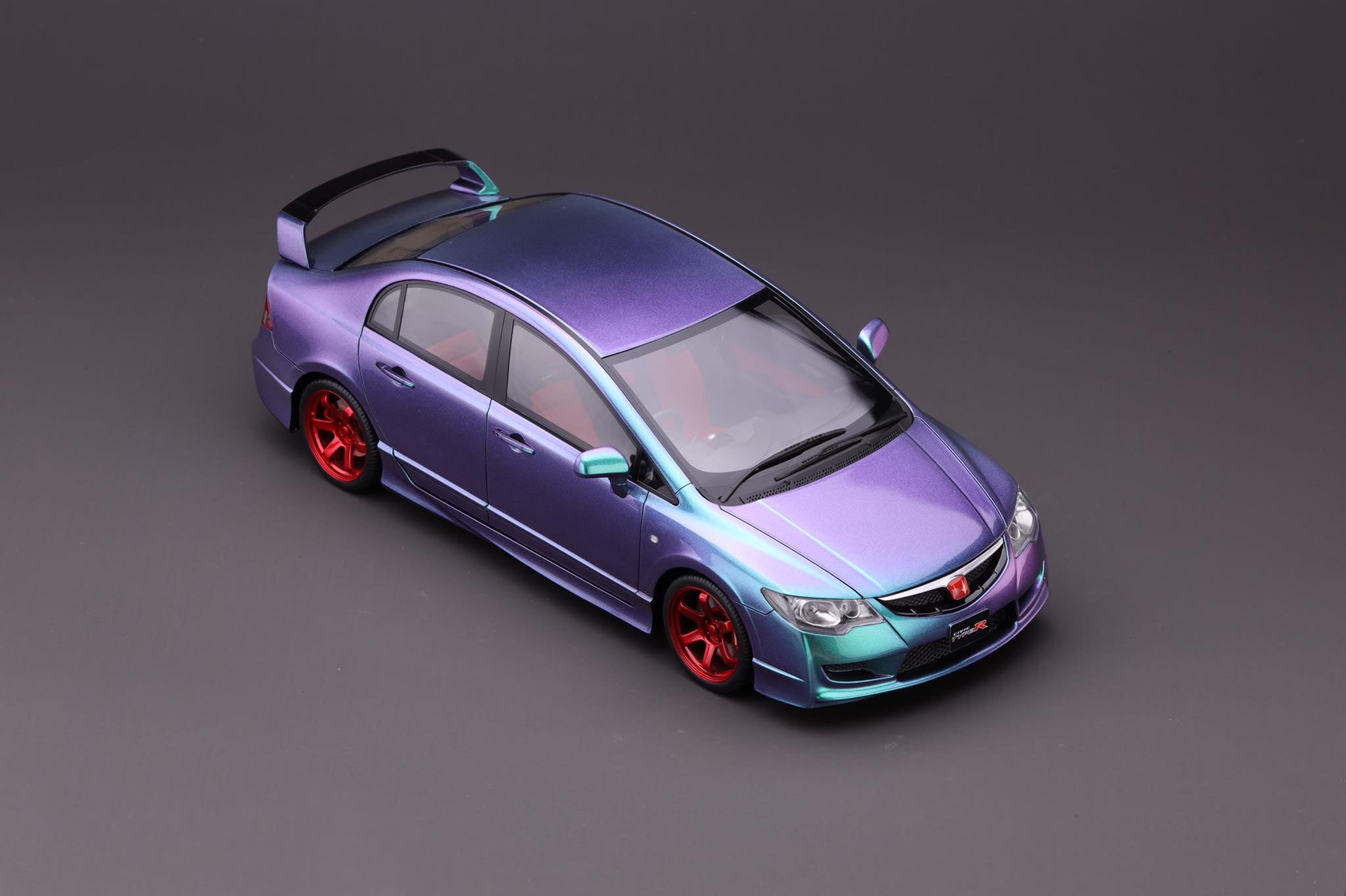 One Model 1:18 Honda Civic Type-R FD2 Early Version in Chameleon
