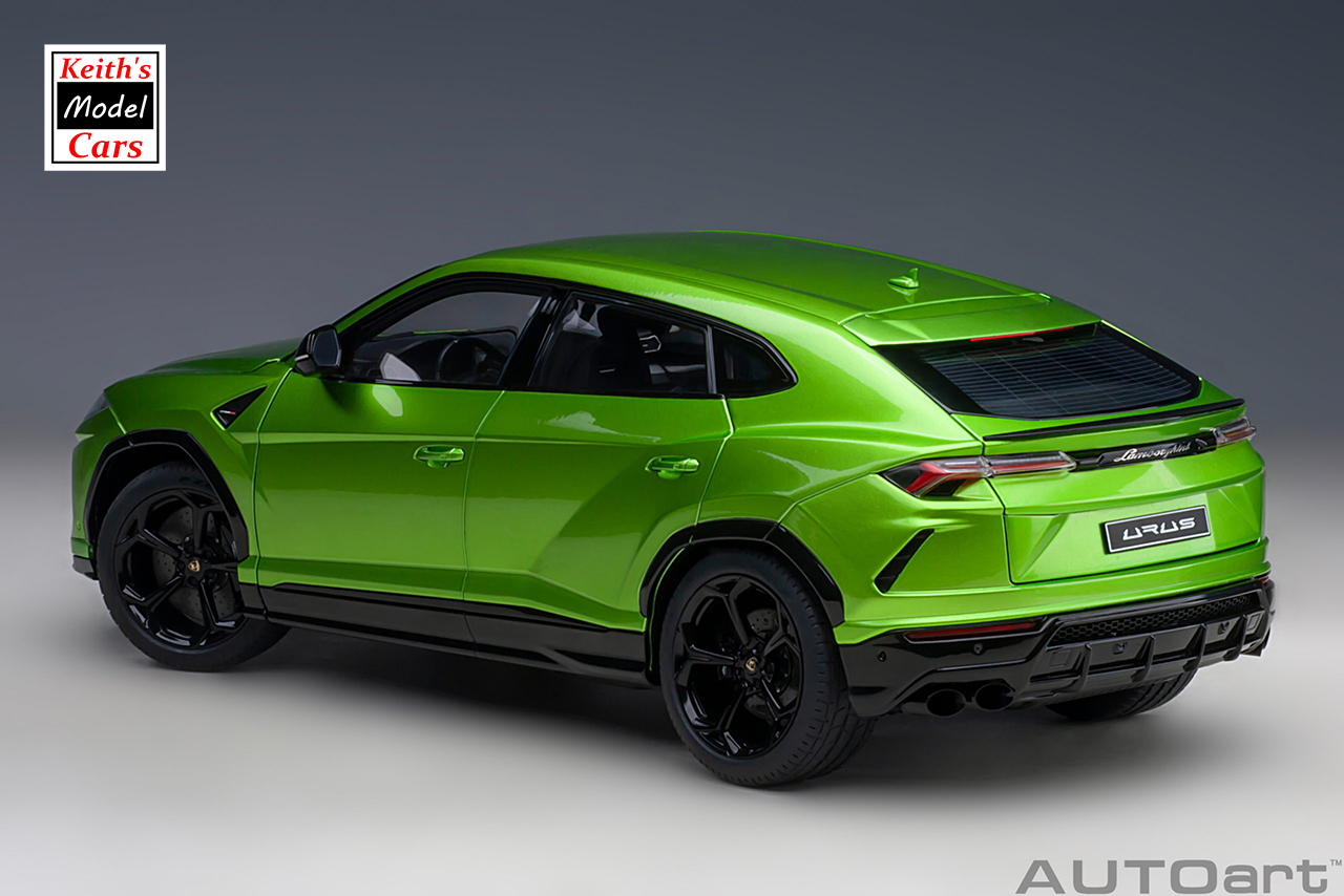 [1/18 Scale] Lamborghini Urus in Verde Selvans by AUTOart Models