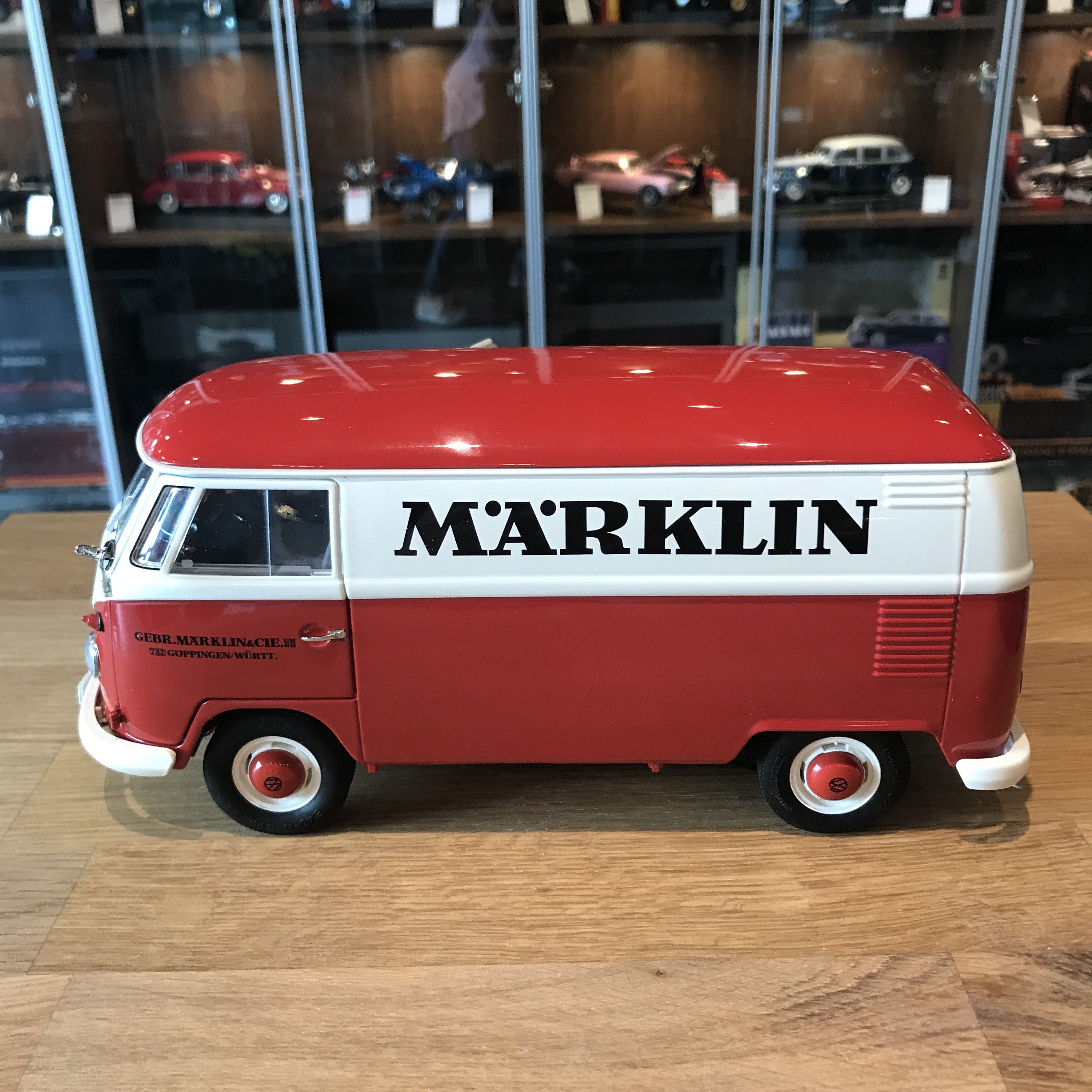 Schuco 1:18 Volkswagen VW T1 Box Van 
