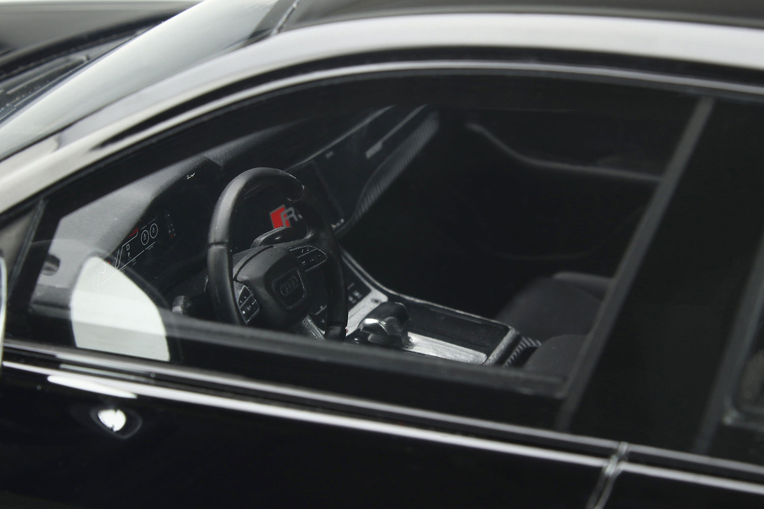 GT Spirit 1:18 2020 Audi RS Q8 Night black GT305
