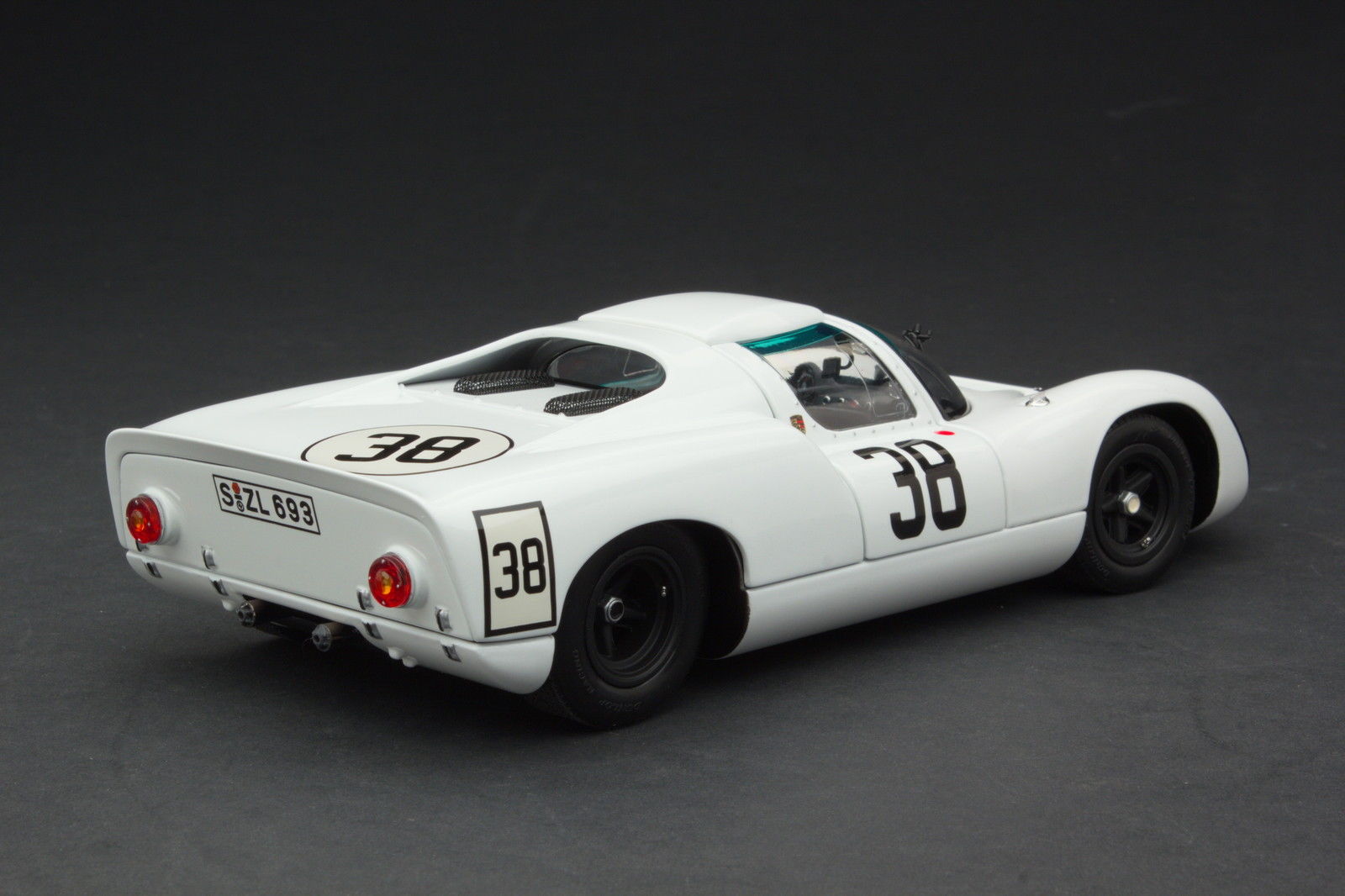 EXOTO 1:18 1967 Porsche 910 #38 Le Mans 24 Hours Jochen Neerpasch, Rolf Stommelen MTB00062C
