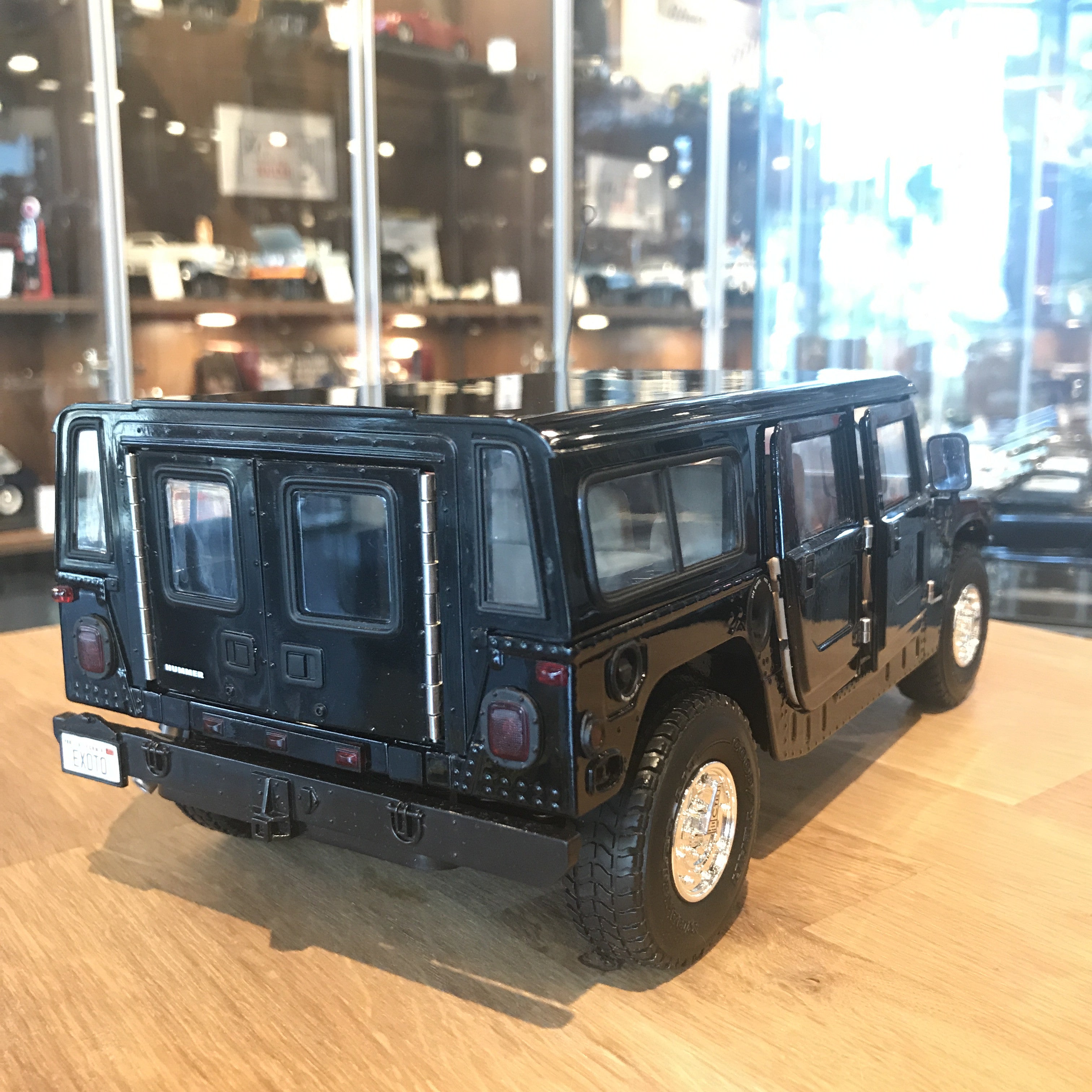 Exoto 1/18 1995 Am General Hummer H1 Wagon Black TDT01803