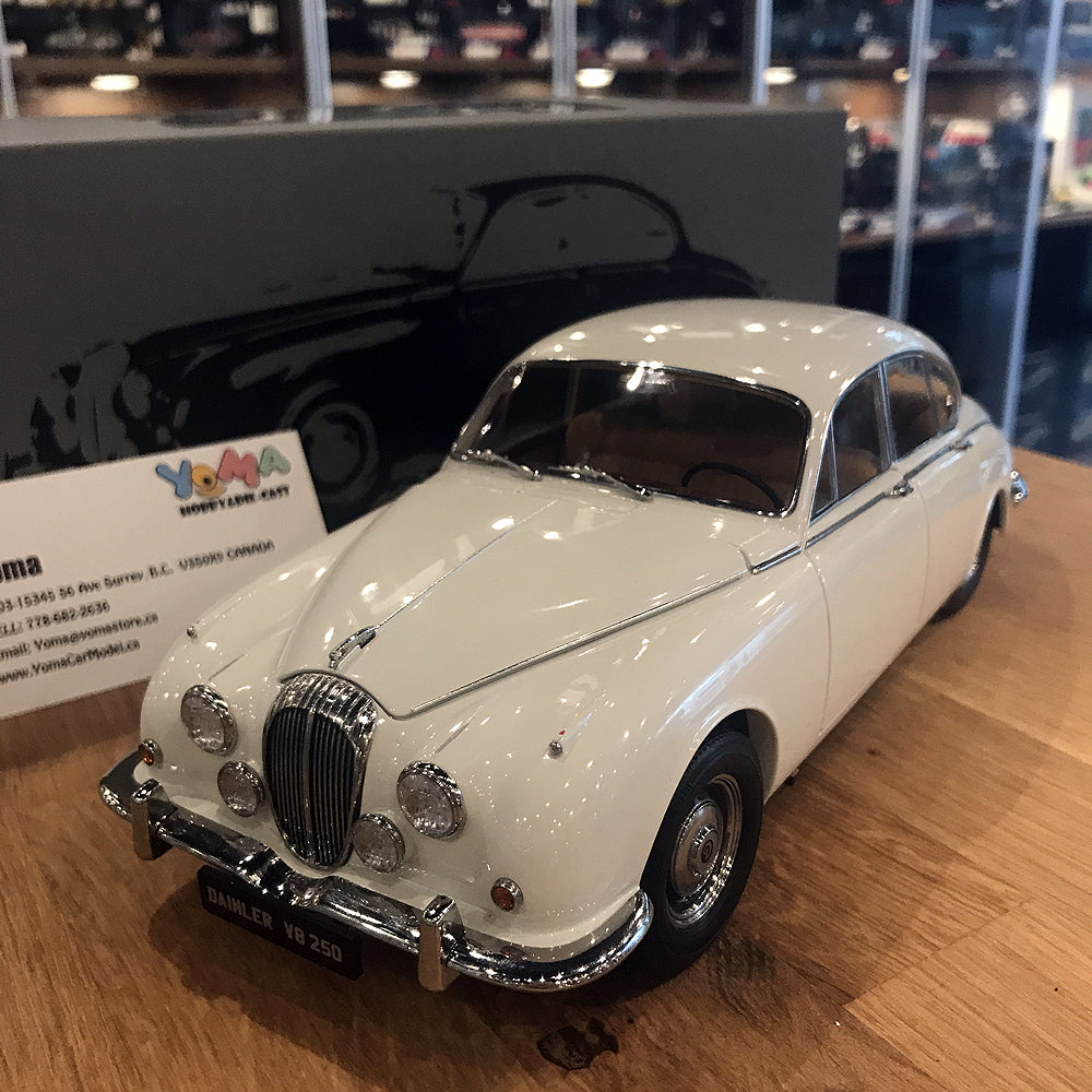 Paragon 1:18 Daimler 250 V8 1967 O.E. White PA-98313