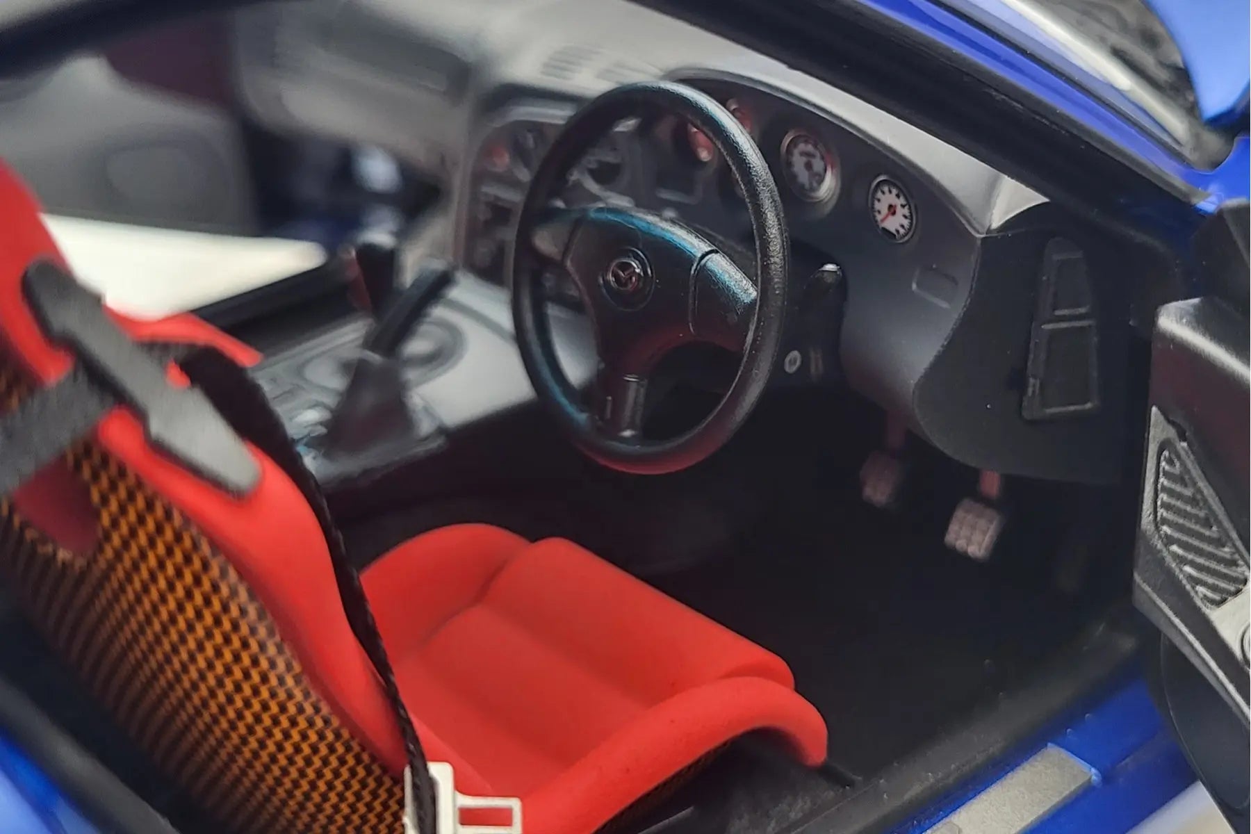 Polar Master 1:18 Mazda RX-7 (FD3S) Spirit R in Metallic Blue with Engine Display