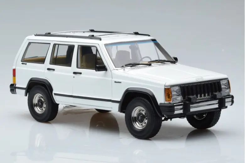 JEEP CHEROKEE XJ WHITE 1/18