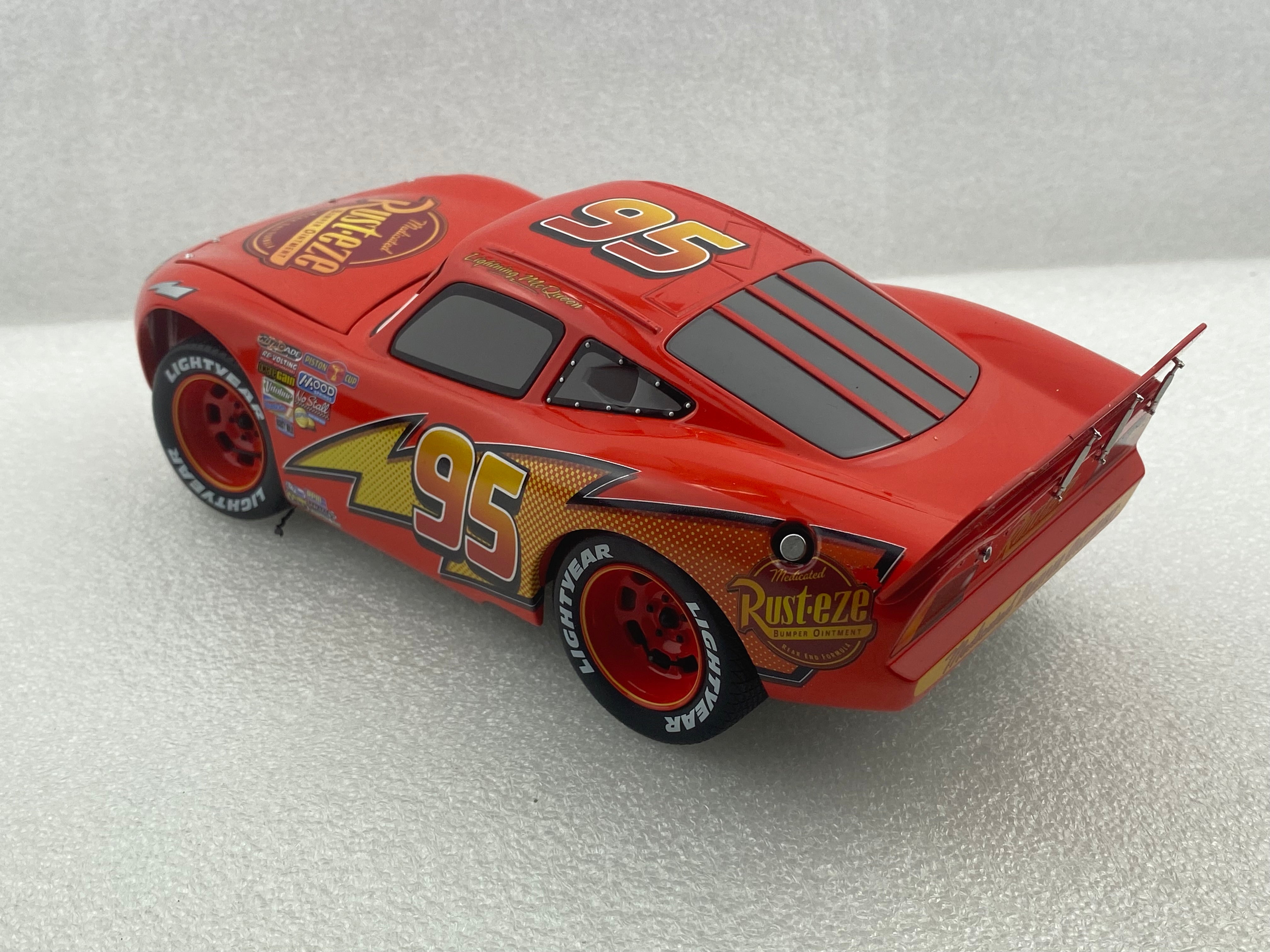 Schuco 1:18 Disney Lightning McQueen Movie Car With Showcase 450036000 (Clearance Final Sale)