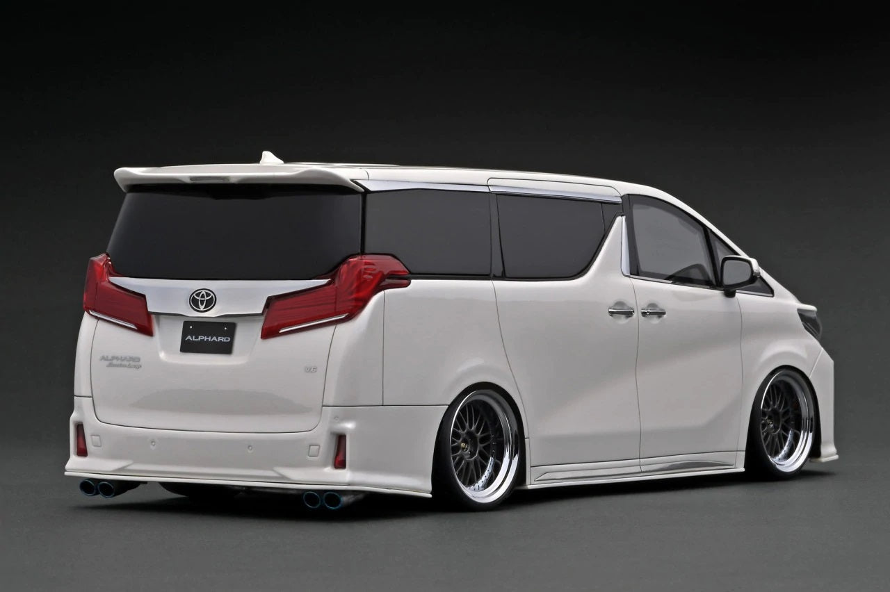 Ignition Model 1:18 Toyota Alphard (H30W) Executive Lounge S in Pearl White