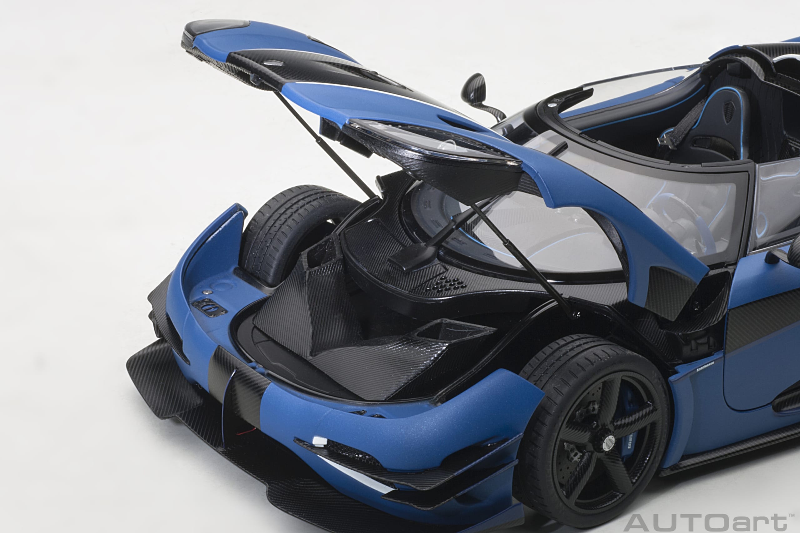 AUTOart 1:18 Koenigsegg One:1 Matt imperial blue 79018