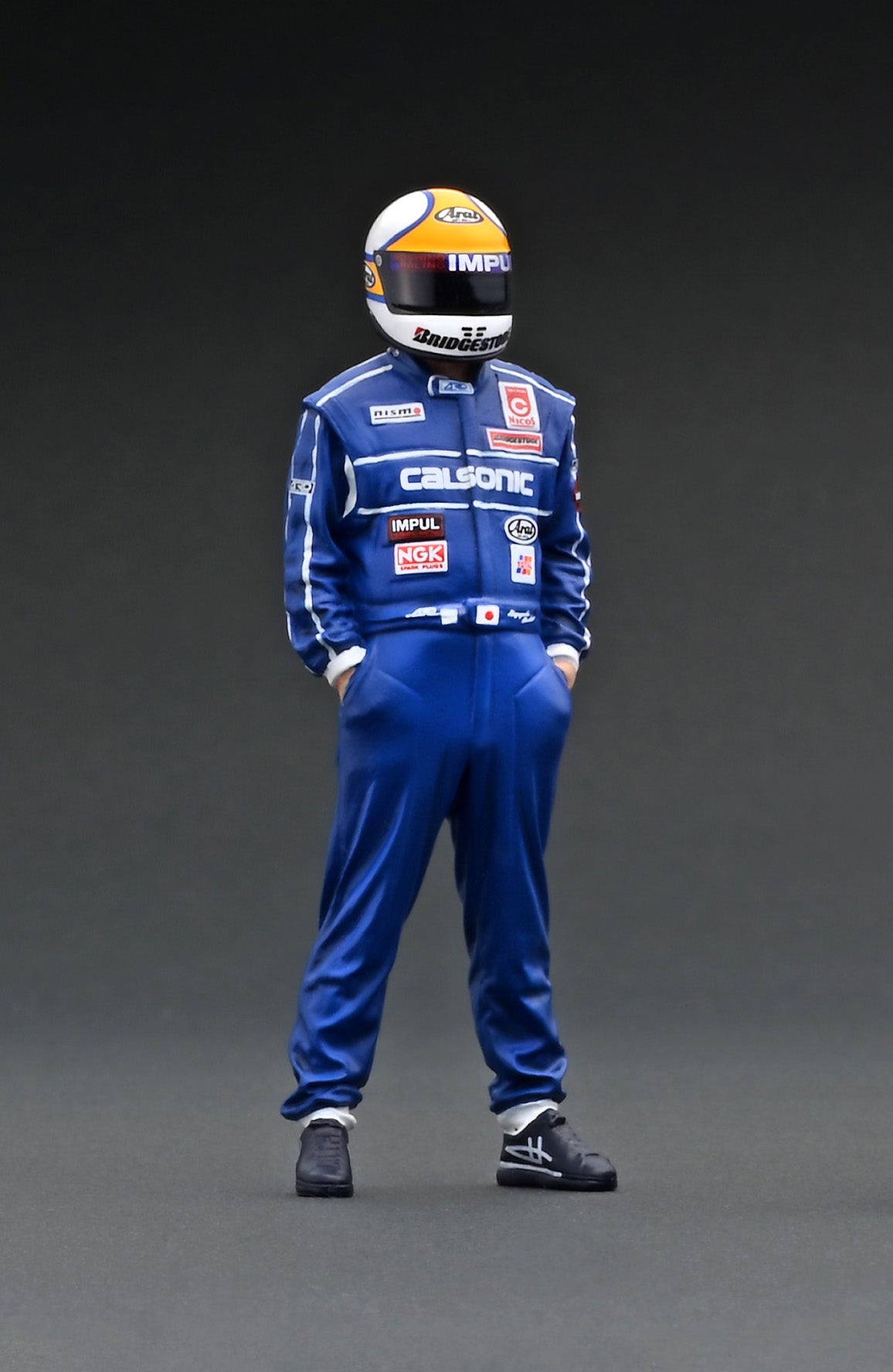 Ignition Model 1:18 Nissan Skyline GT-R (BNR32) CALSONIC #12 1992 JTC with Mr. Hoshino Figure