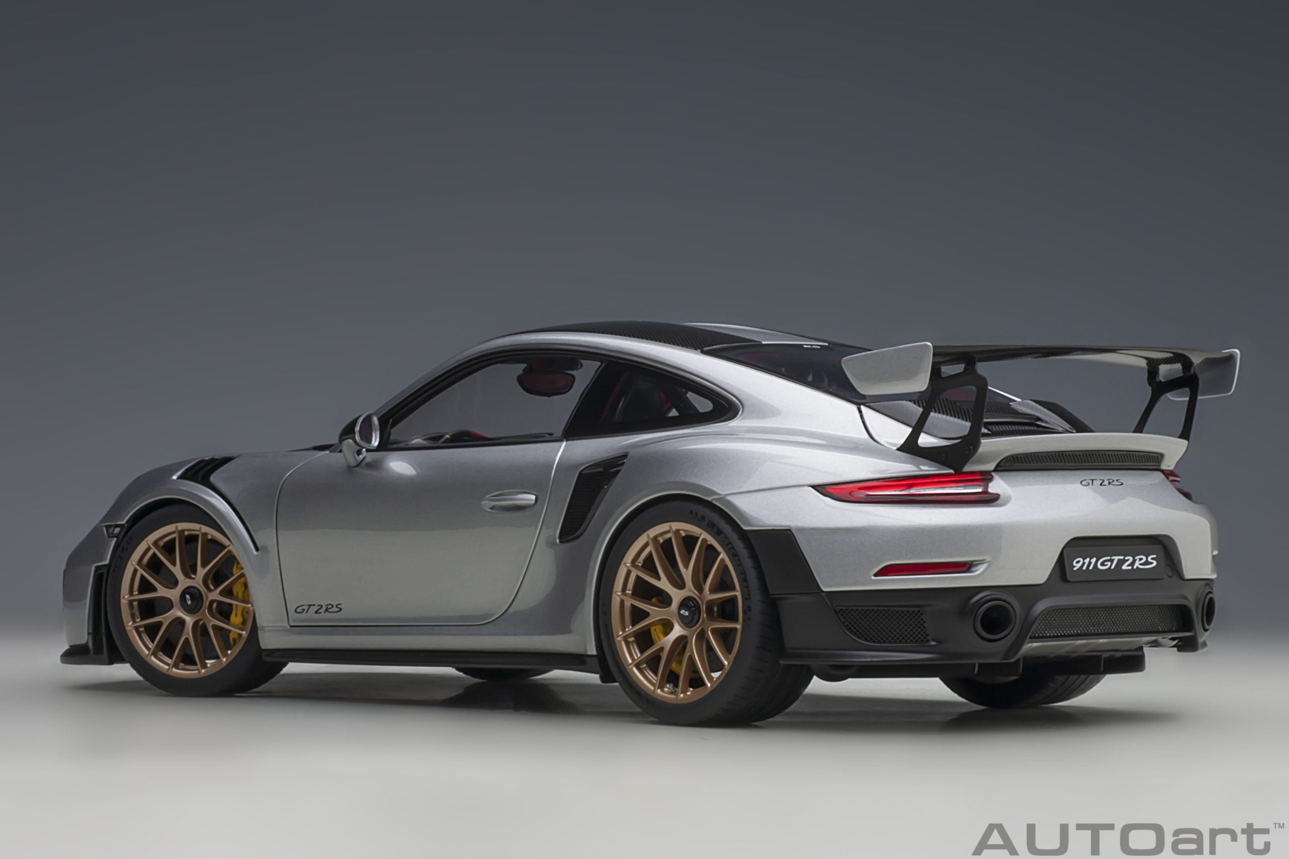 AUTOart 1:18 Porsche 911 (991.2) GT2 RS Weissach Package (GT Silver) 78174