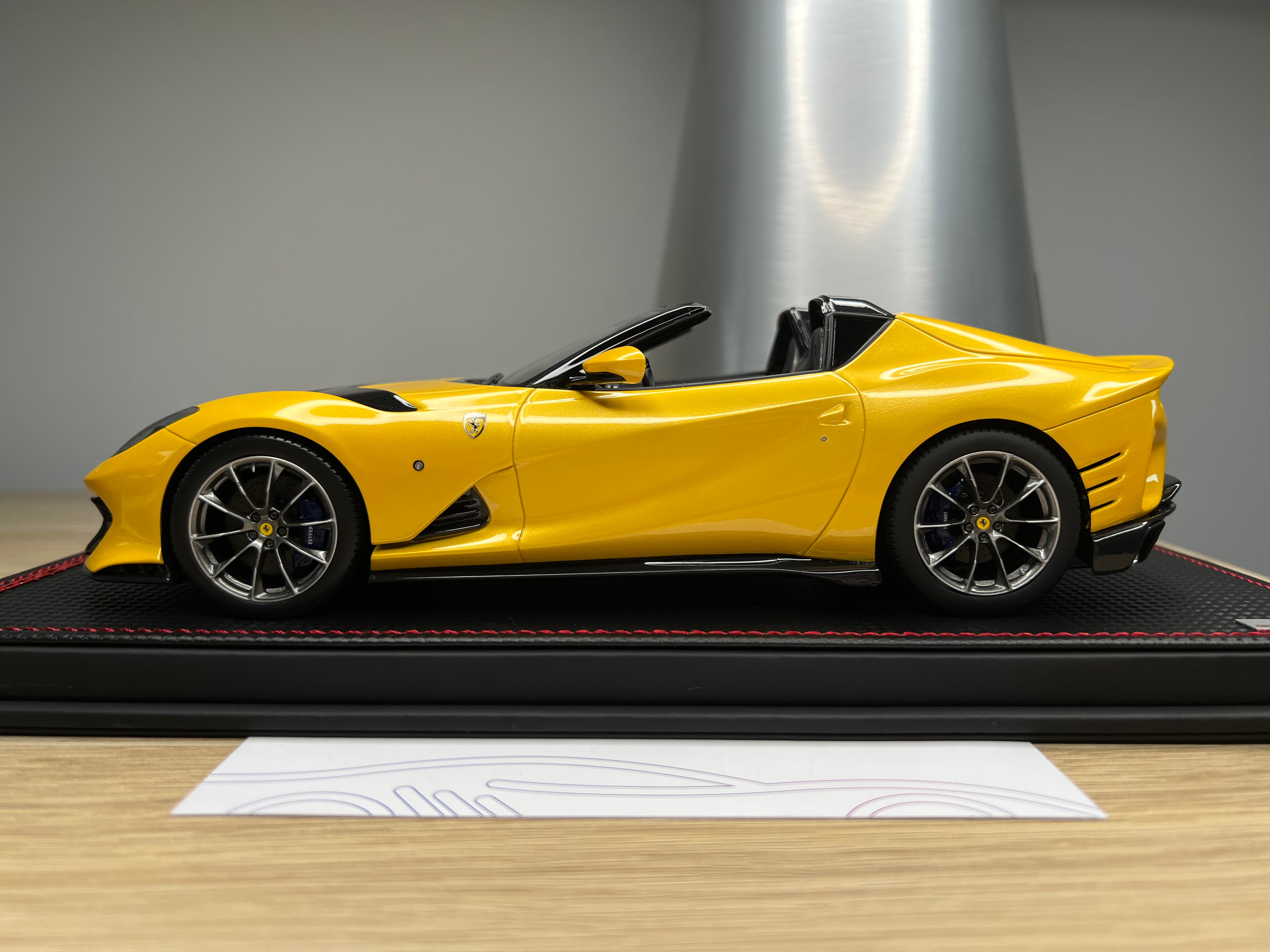 Ferrari 812 Competizione A - Giallo Tristrato - 1:18