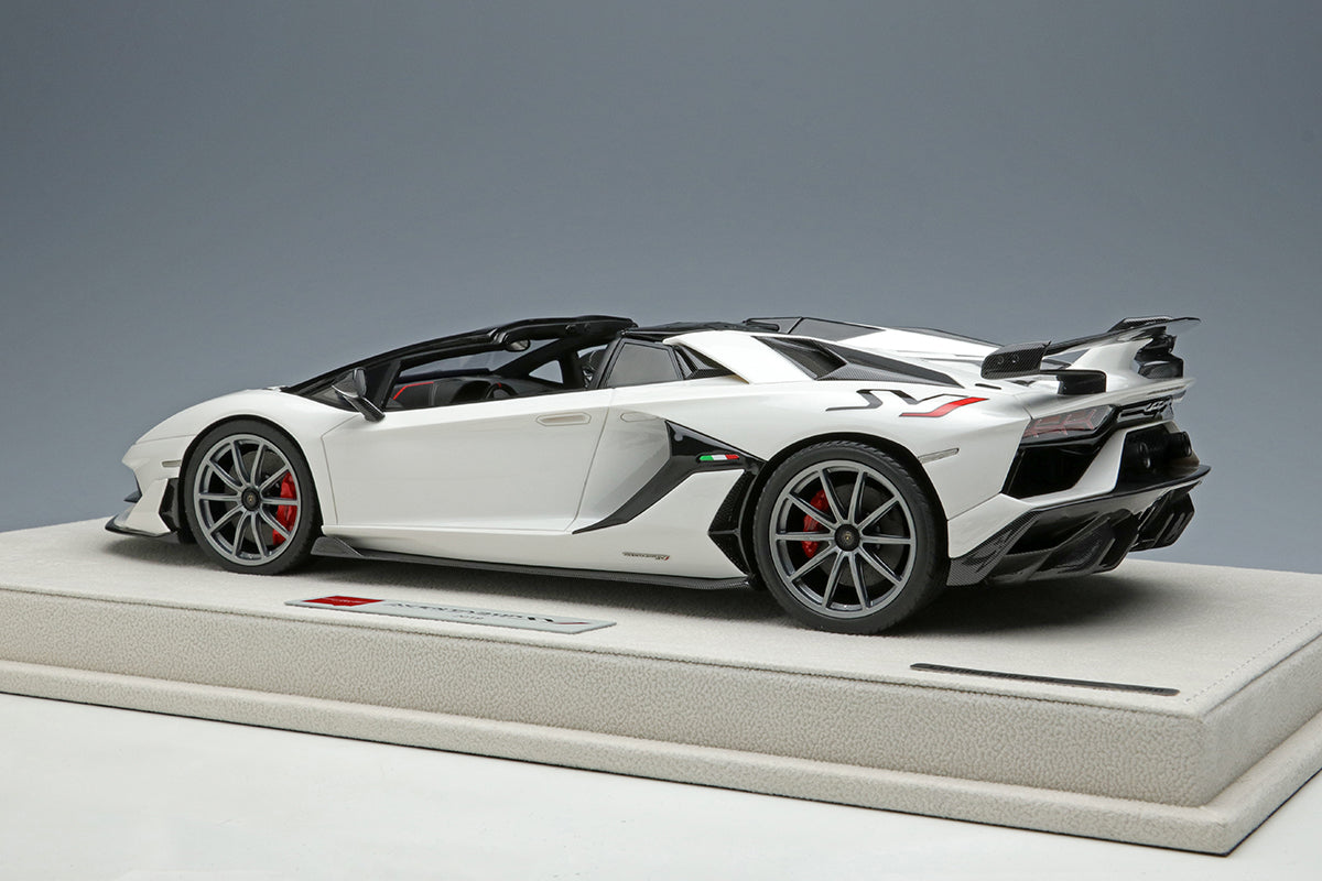 Lamborghini Aventador SVJ Roadster - pearl white - 1:18