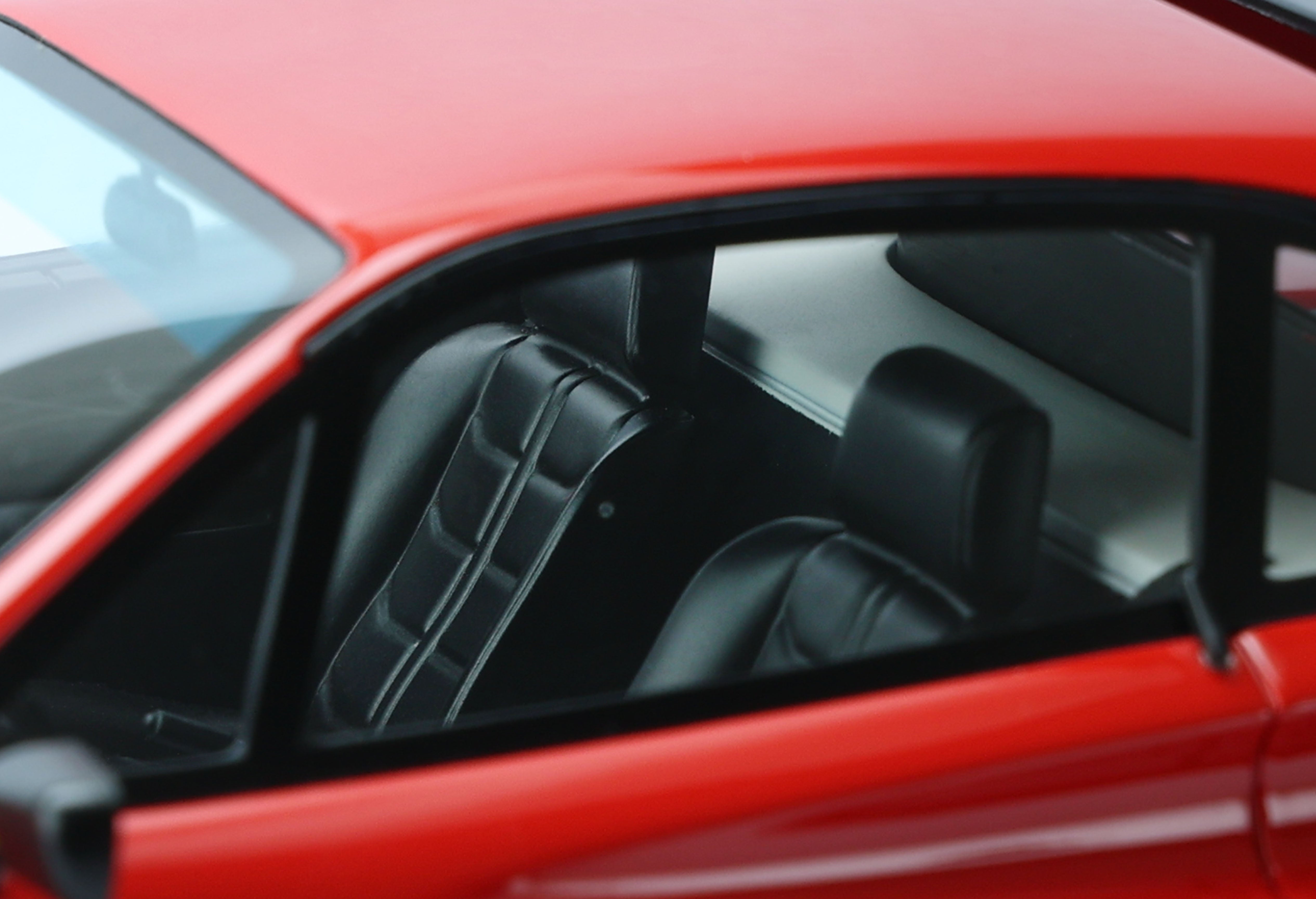 GT Spirit 1:18 1982 Ferrari 208 GTB Turbo Red GT347