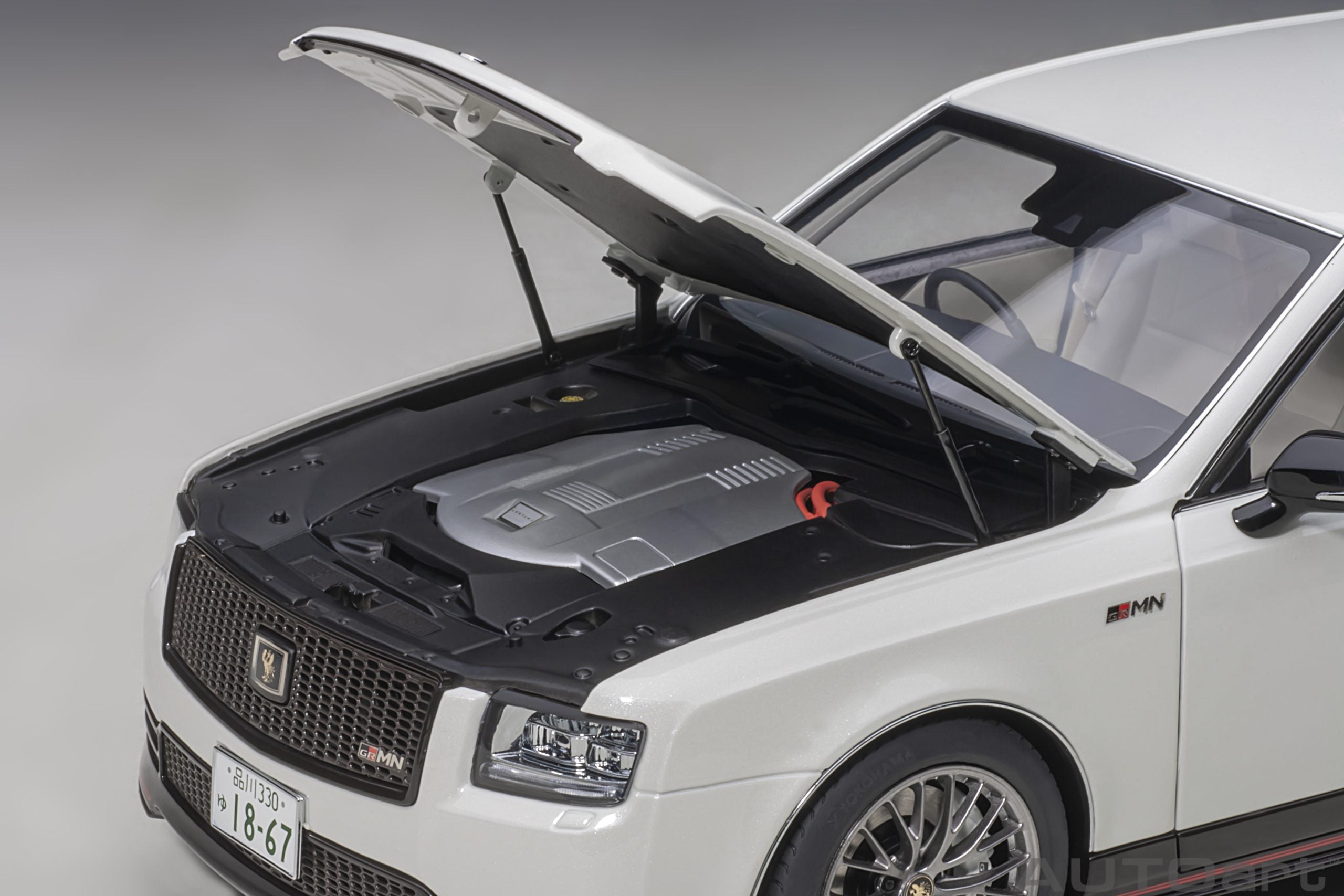 AUTOart 1:18 Toyota Century GRMN (Pearl White) 78764