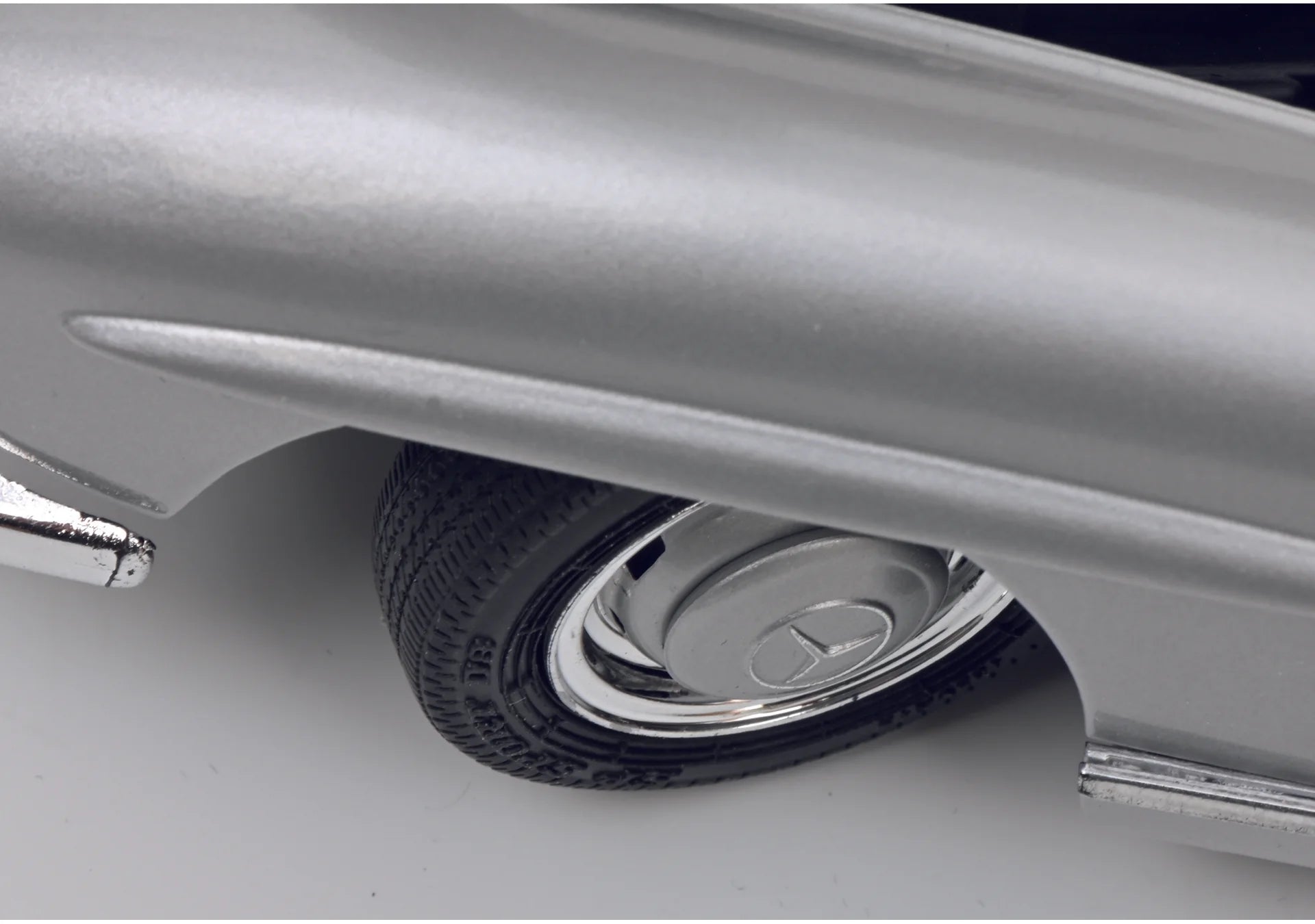 Schuco 1:18 Mercedes-Benz 300 SL Gullwing Silver 450045200