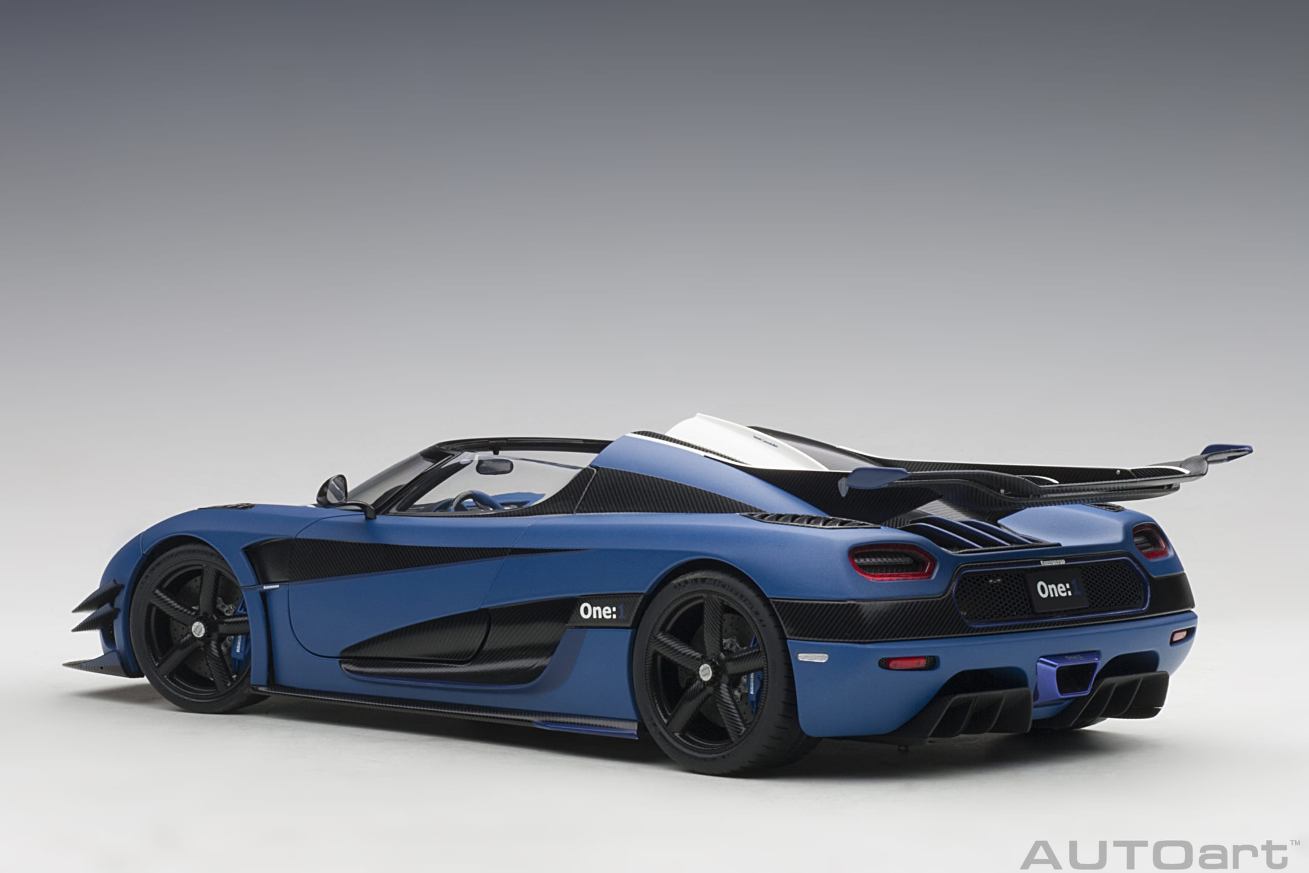 AUTOart 1:18 Koenigsegg One:1 Matt imperial blue 79018