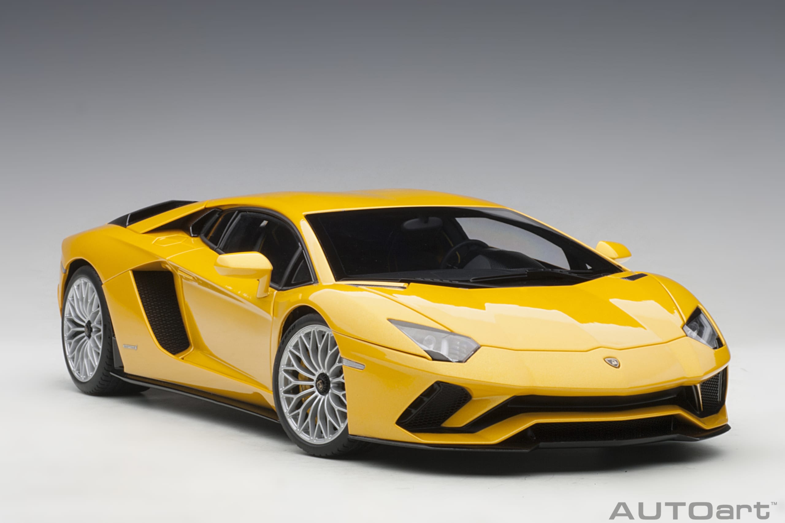 AUTOart 1:18 Lamborghini Aventador S (Yellow Orion) 79132