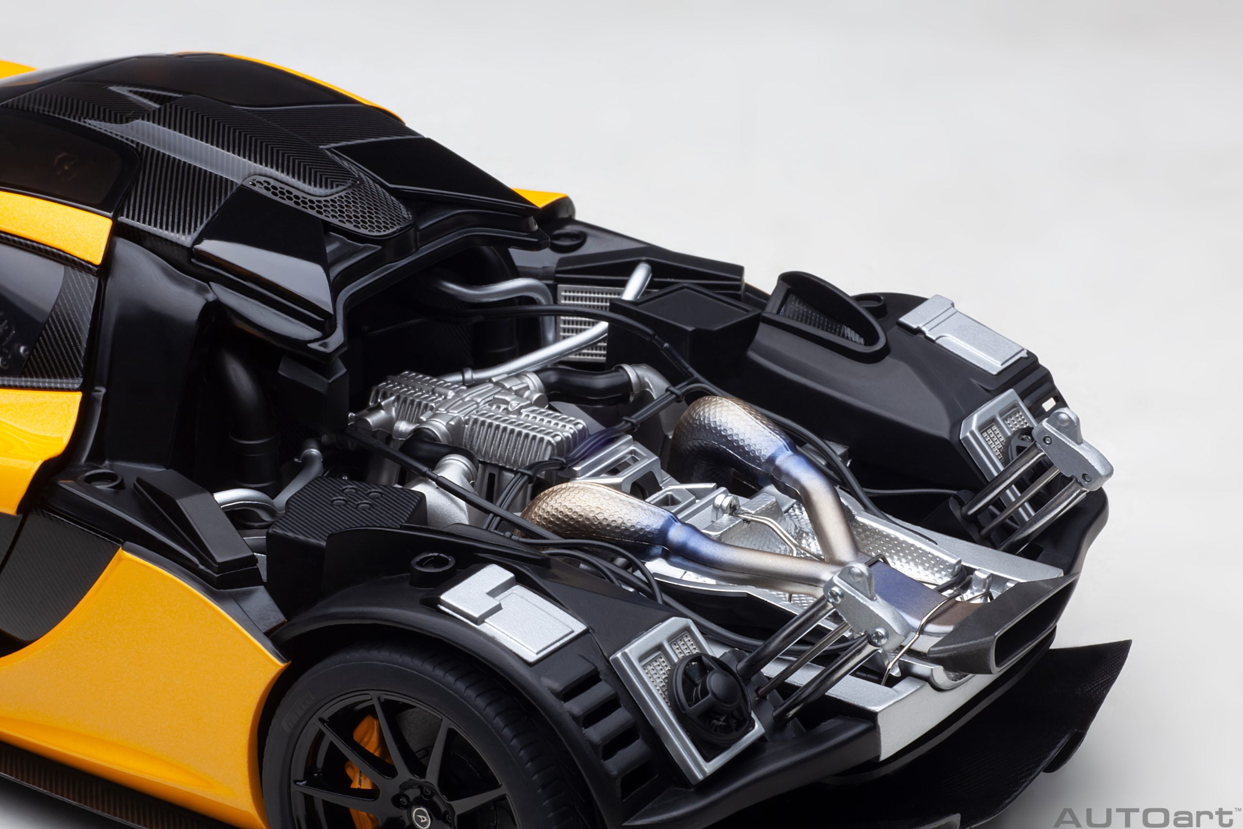 AUTOart 1:18 McLaren P1 (Volcano Yellow with yellow calipers) 76067