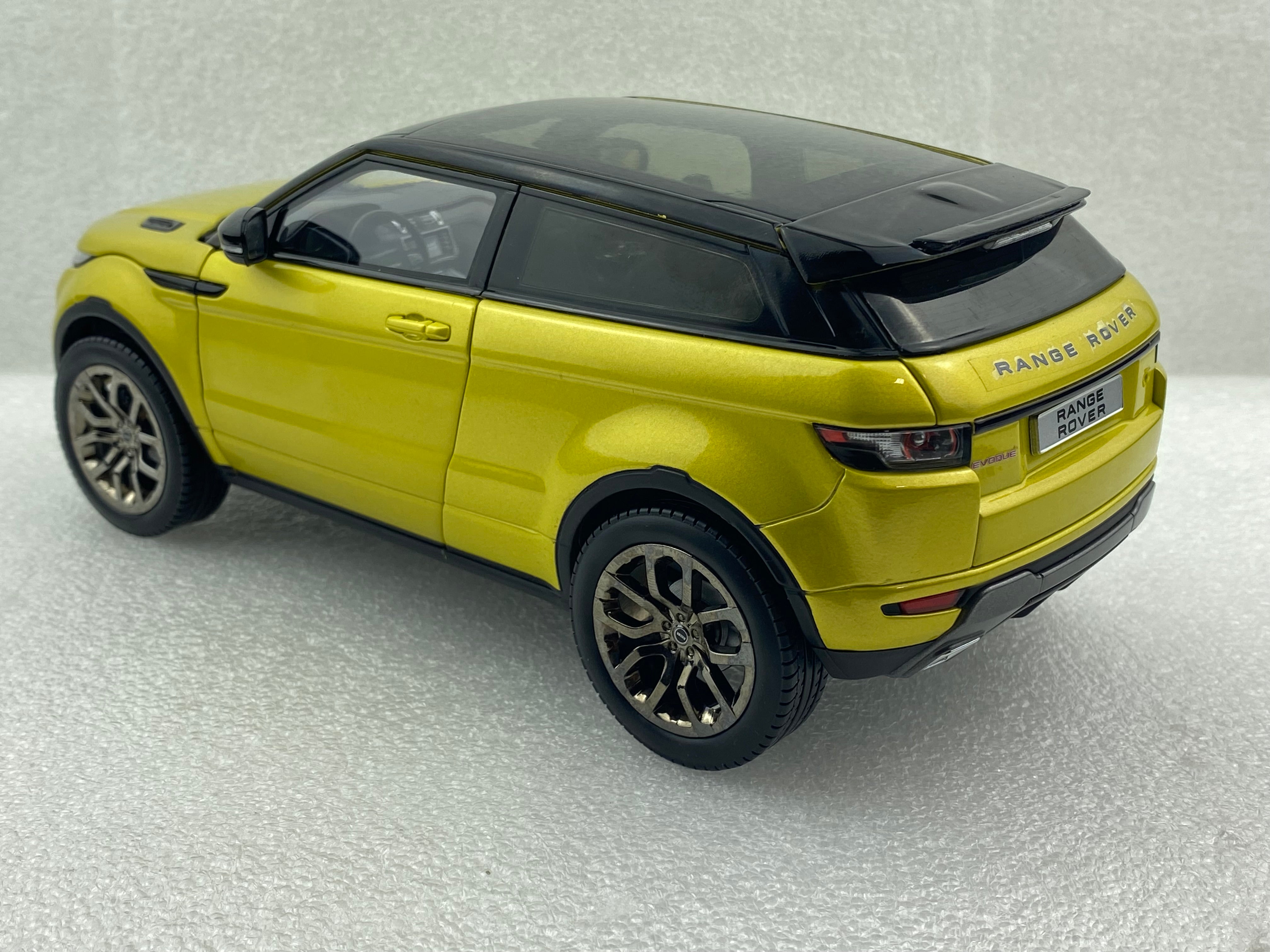 GTAutos 1:18 Range Rover Evoque Yellow GTA11003Y (Clearance Final Sale)