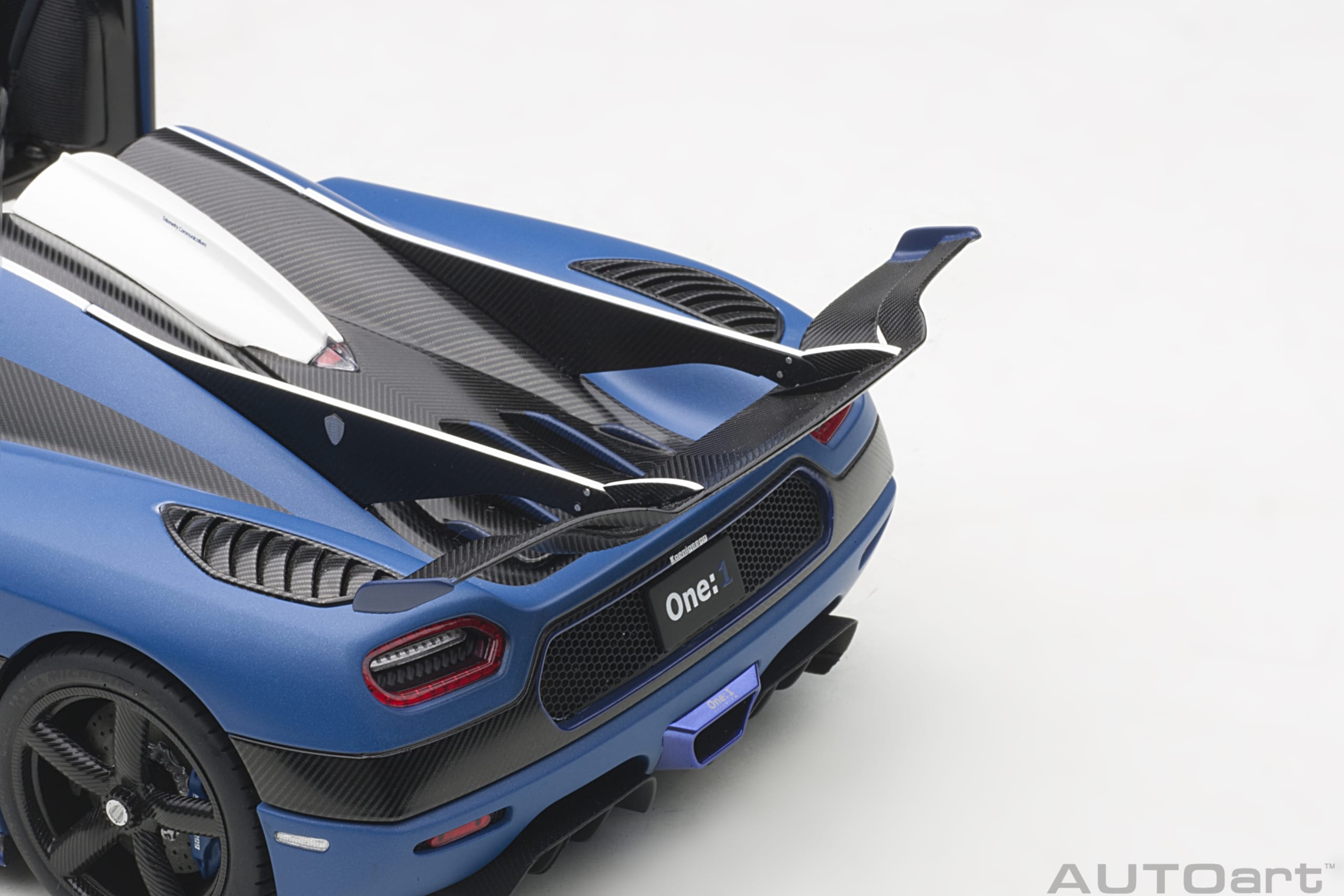 AUTOart 1:18 Koenigsegg One:1 Matt imperial blue 79018