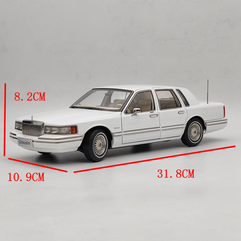 1/18 Lincoln Towncar V8 1993-1995 Super Diecast model (Leather seat) White