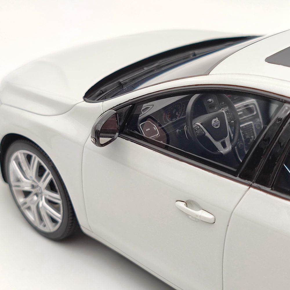 DNA Collectibles 1/18 Volvo V60 Polestar Engineered DNA000144 Resin Model White Toys Car Gift