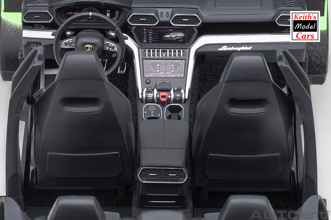 [1/18 Scale] Lamborghini Urus in Verde Selvans by AUTOart Models