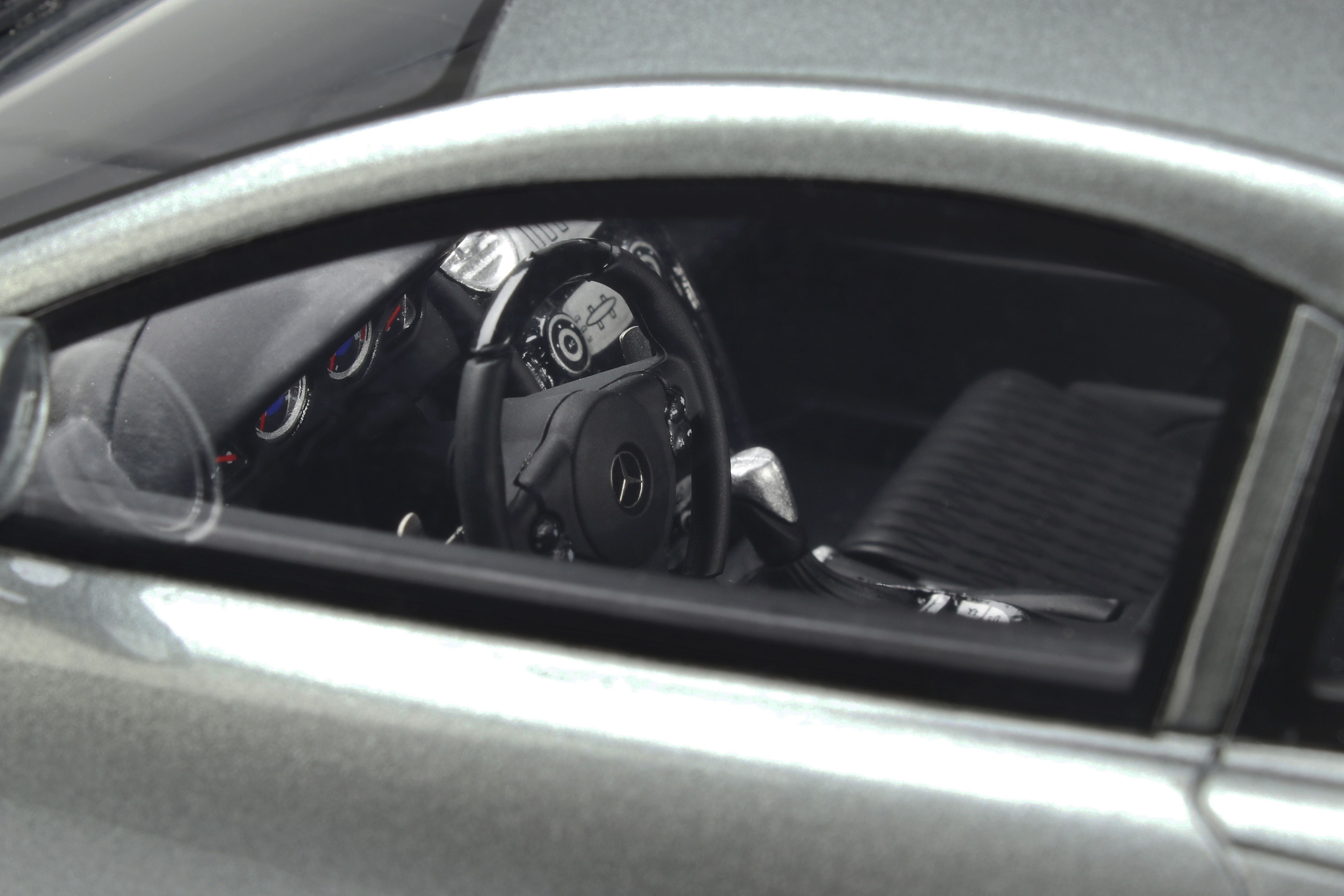 GT Spirit 1:18 2010 Mercedes-Benz SLR MSO Edition Selenite grey GT365