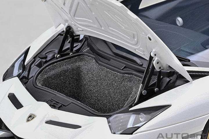 LAMBORGHINI AVENTADOR SVJ (BIANCO ASOPO/PEARL WHITE)