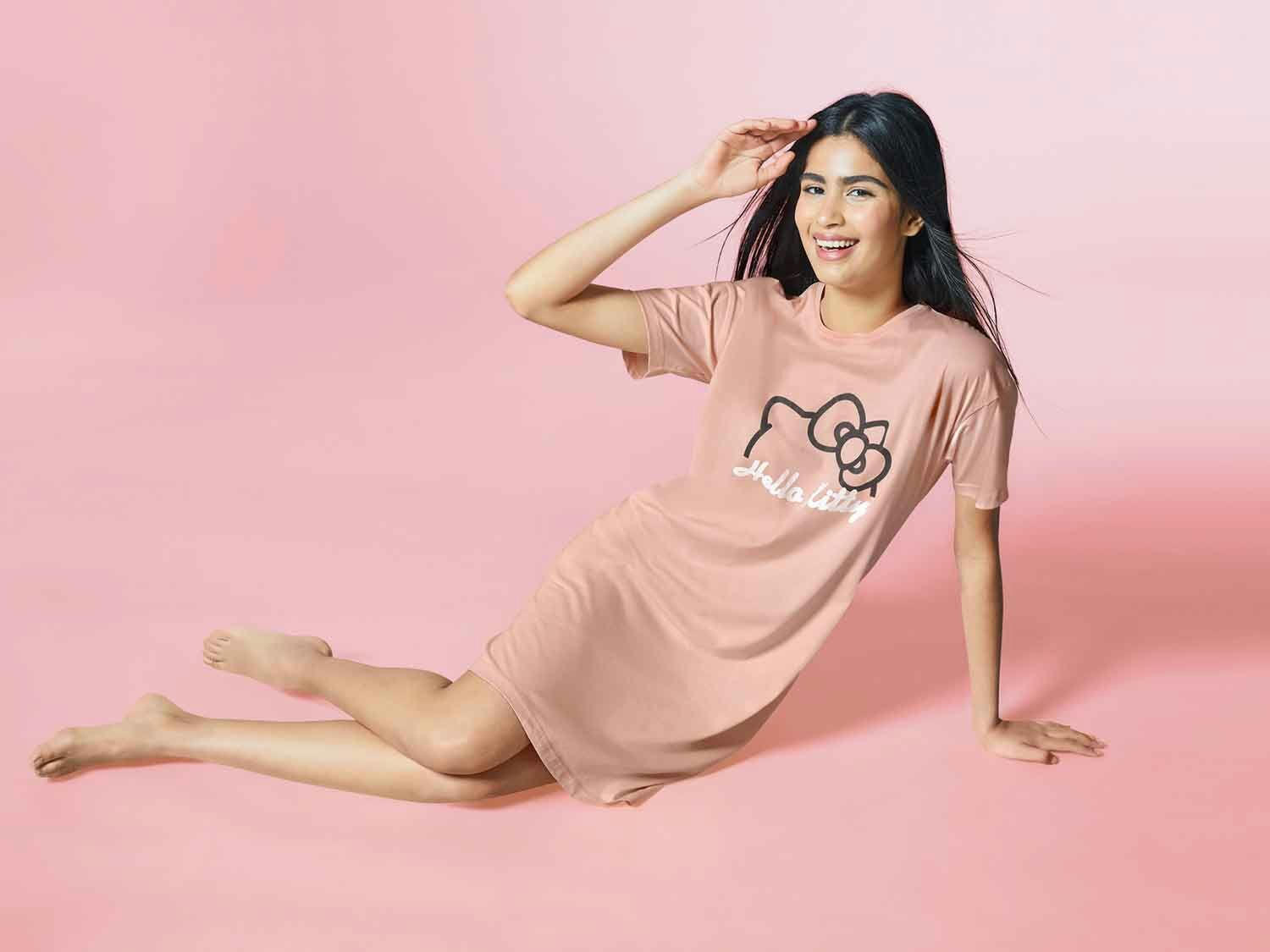 Camiseta larga de licencia para mujer