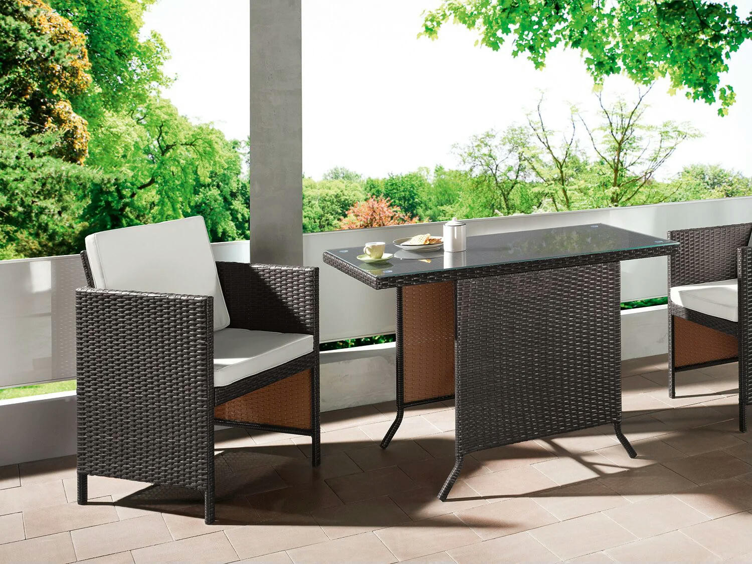 Conjunto de mesa y sillones