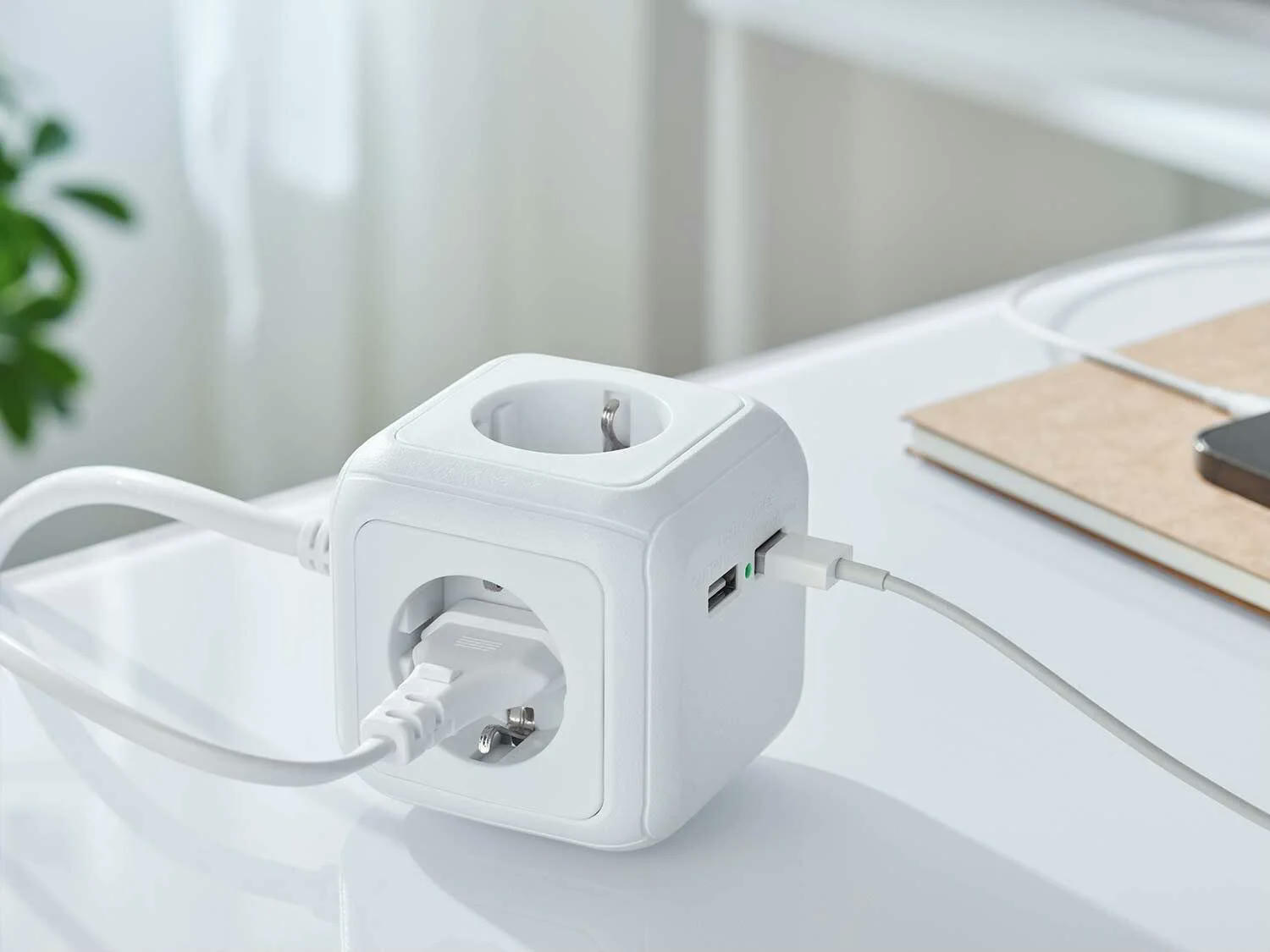 Regleta cubo de enchufes con tomas USB