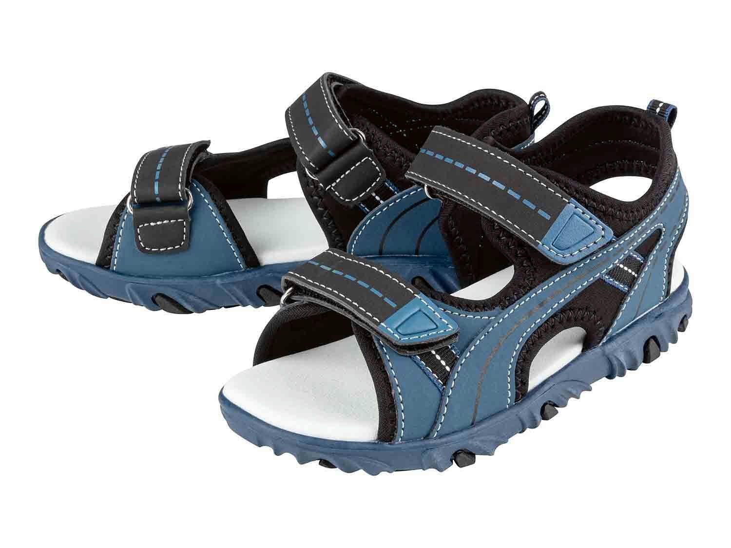Sandalias azules y negras infantiles