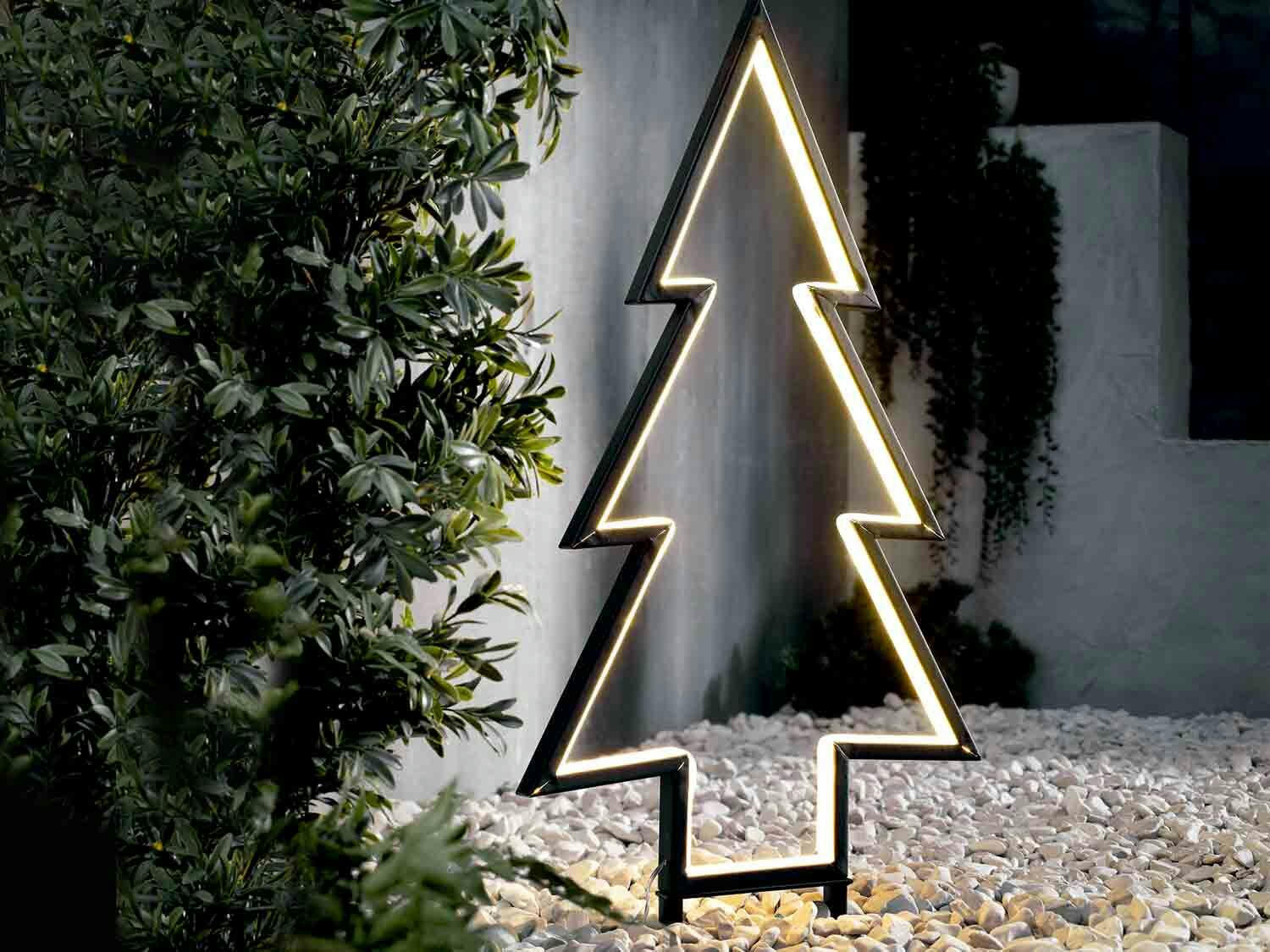 Abeto de metal con LED