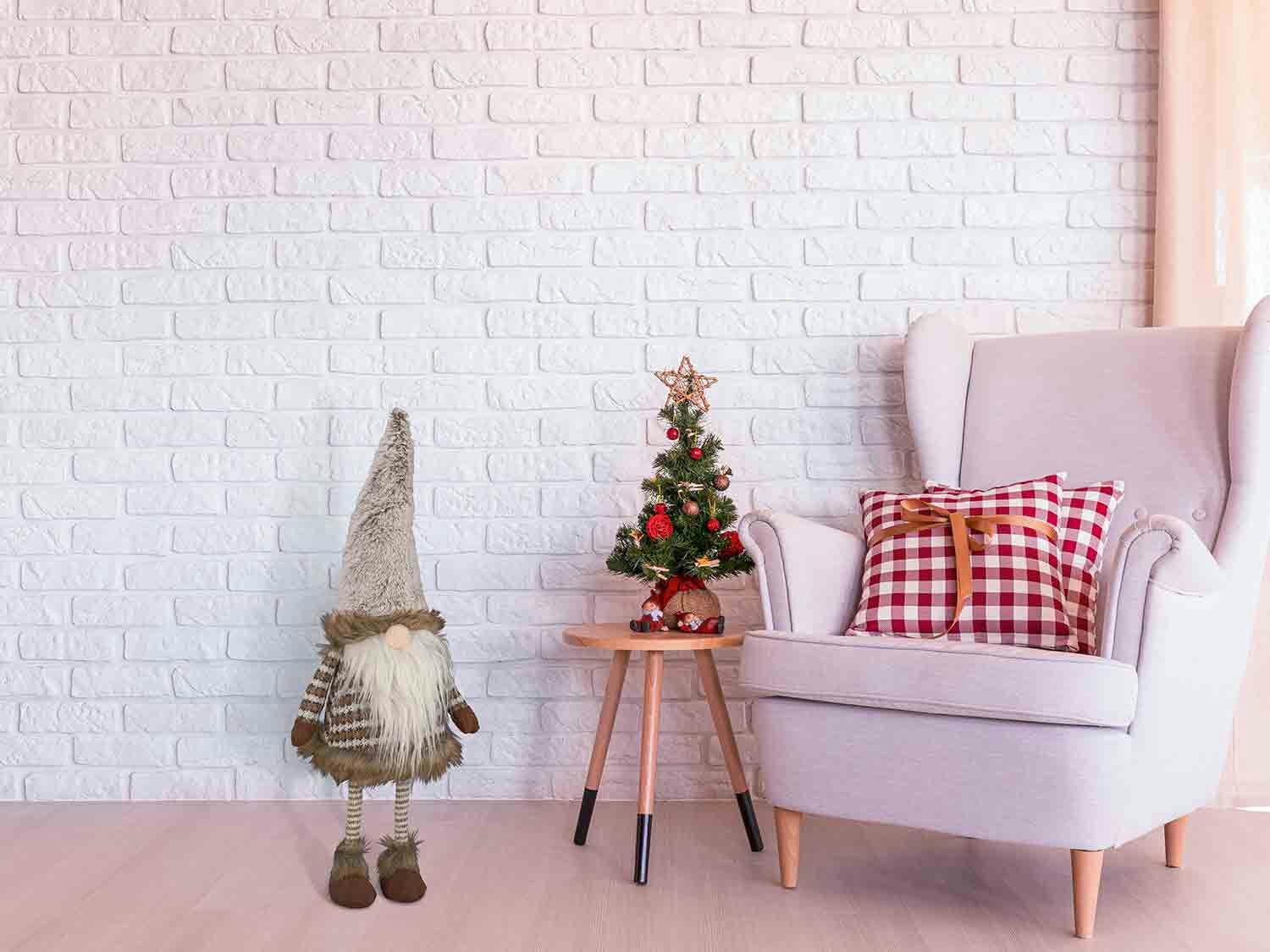 Figura decorativa gnomo de pie con LED